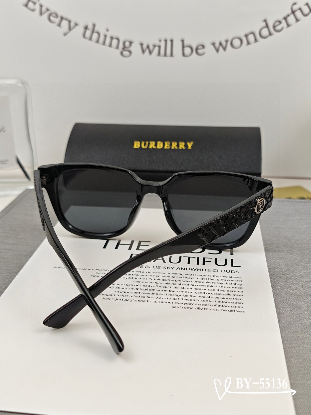    👓.【Burberry-巴宝莉】
         🕶.【宝丽来树脂偏光镜片】
         