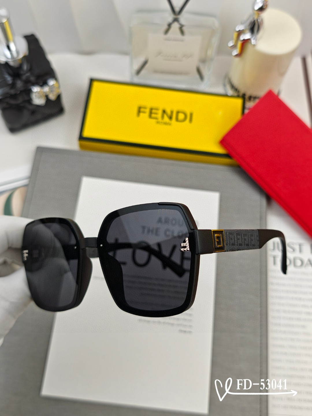 👓.【意大利芬迪-FENDI】 🕶.【宝丽来树脂偏光镜片】 ⭐️ .【TR90镜架轻便佩戴舒适】 🌟 .