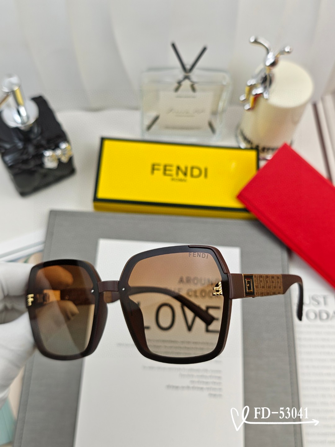 👓.【意大利芬迪-FENDI】 🕶.【宝丽来树脂偏光镜片】 ⭐️ .【TR90镜架轻便佩戴舒适】 🌟 .