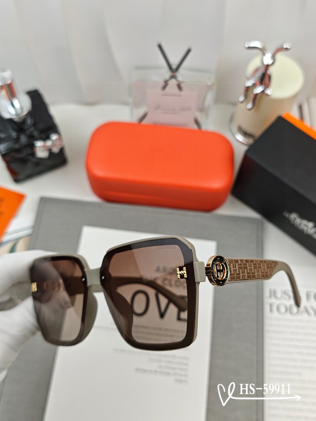 👓.【爱马仕-HERMES】 🕶.【宝丽来树脂偏光镜片】 ⭐️.【TR90镜架轻便佩戴舒适】 🌟.【si