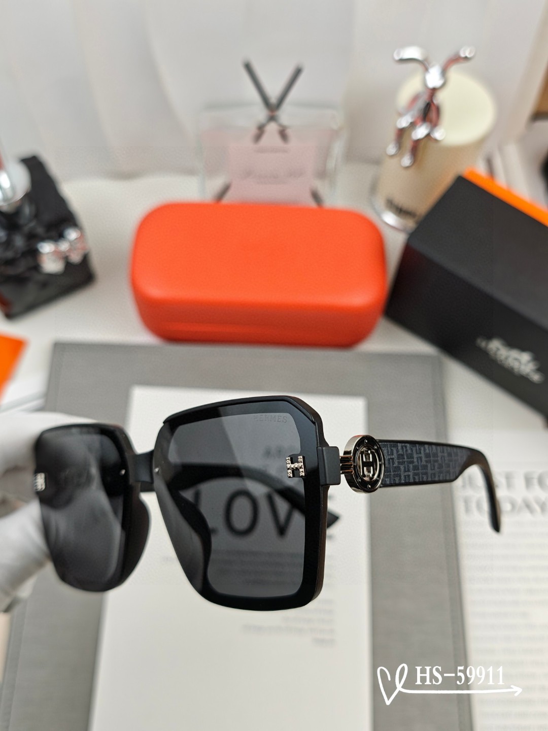 👓.【爱马仕-HERMES】 🕶.【宝丽来树脂偏光镜片】 ⭐️.【TR90镜架轻便佩戴舒适】 🌟.【si