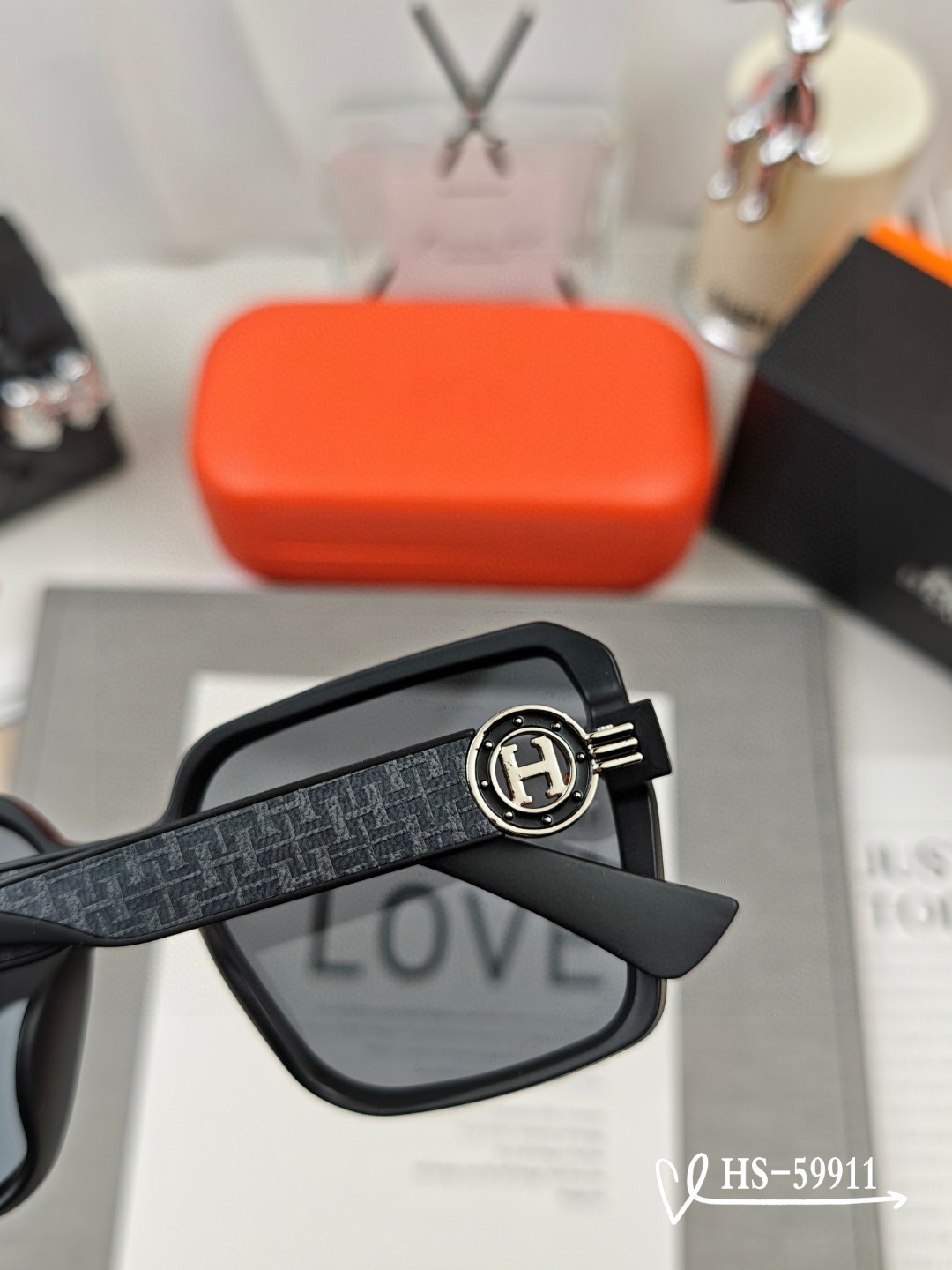 👓.【爱马仕-HERMES】 🕶.【宝丽来树脂偏光镜片】 ⭐️.【TR90镜架轻便佩戴舒适】 🌟.【si