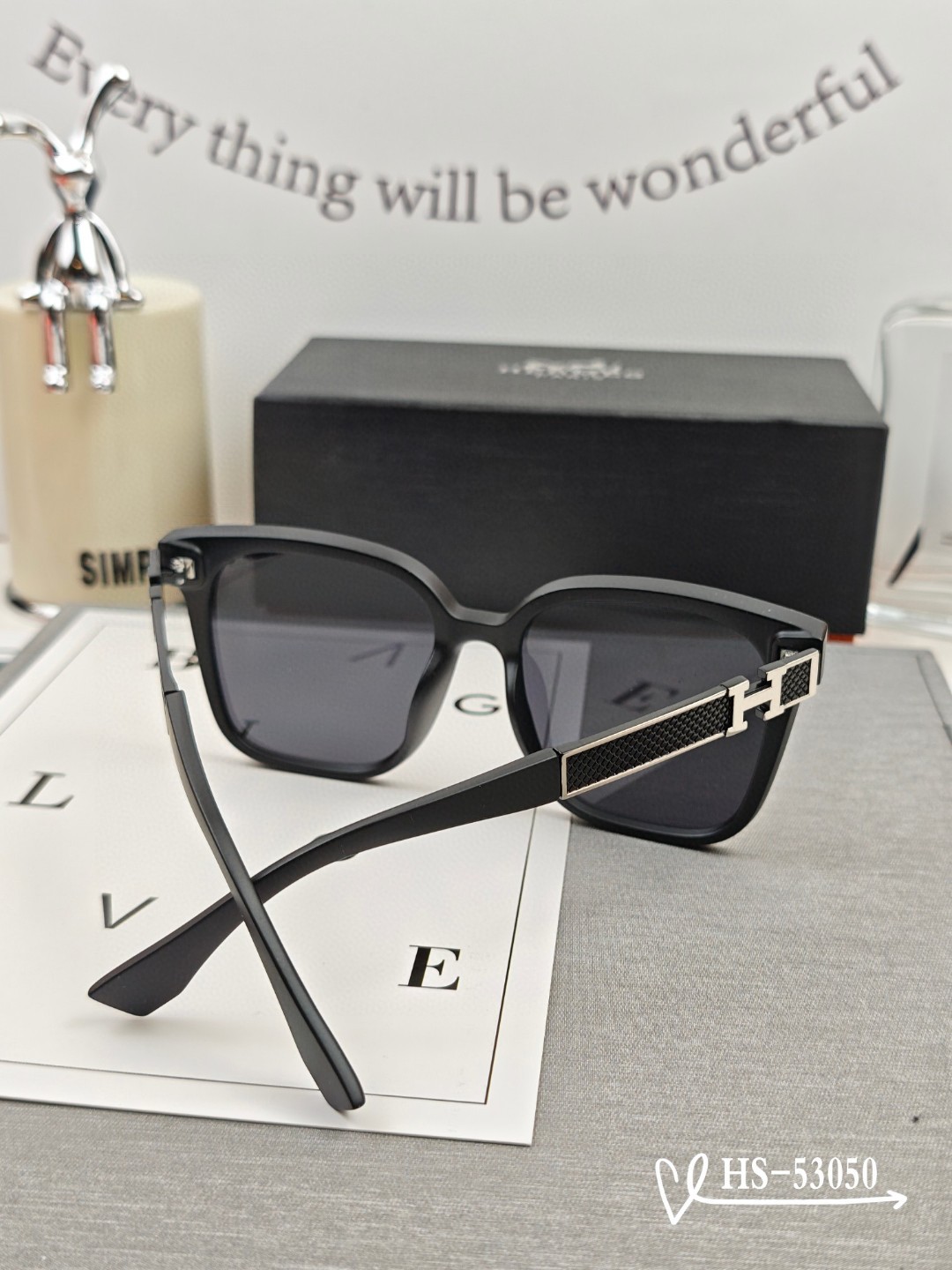 👓.【爱马仕-HERMES】 🕶.【宝丽来树脂偏光镜片】 ⭐️.【TR90镜架轻便佩戴舒适】 🌟.【si