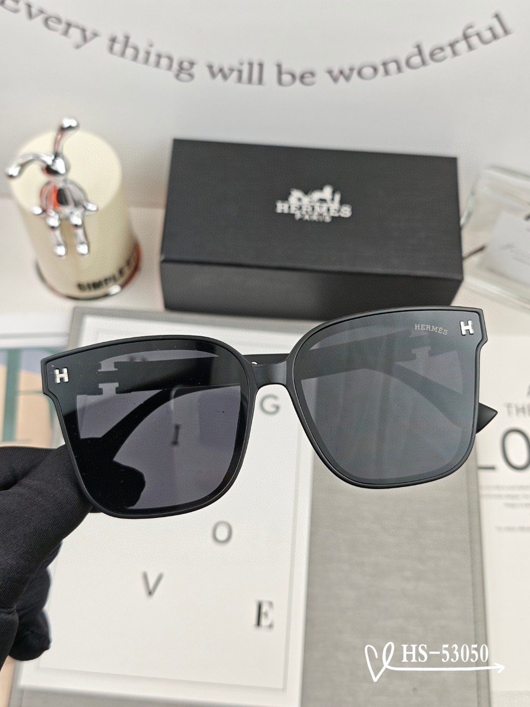 👓.【爱马仕-HERMES】 🕶.【宝丽来树脂偏光镜片】 ⭐️.【TR90镜架轻便佩戴舒适】 🌟.【si