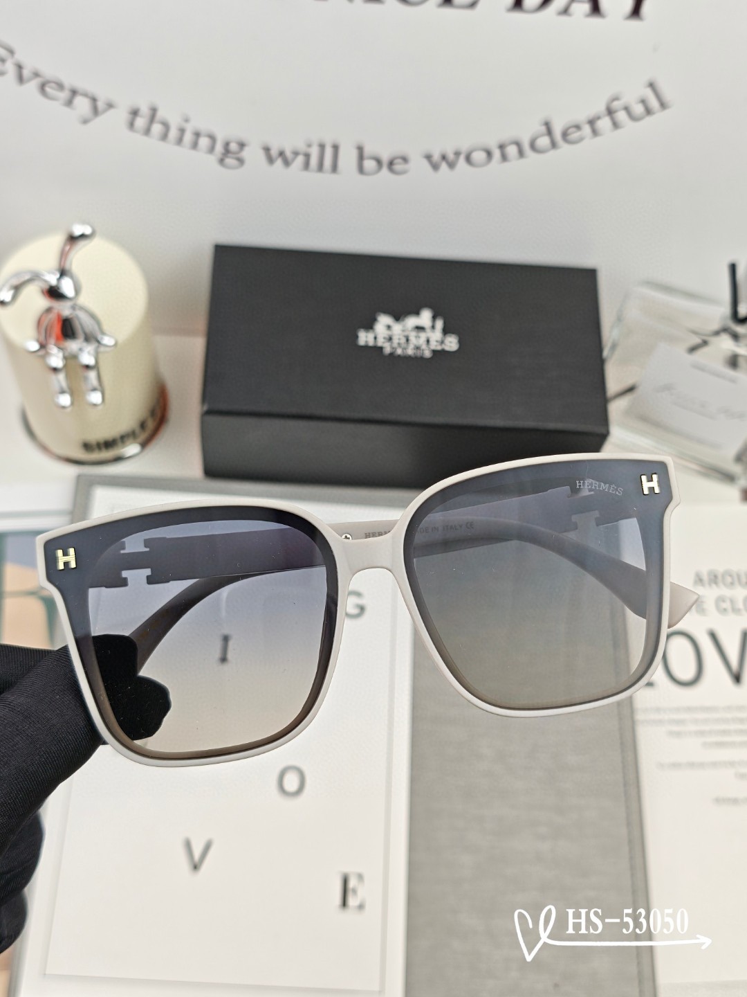 👓.【爱马仕-HERMES】 🕶.【宝丽来树脂偏光镜片】 ⭐️.【TR90镜架轻便佩戴舒适】 🌟.【si