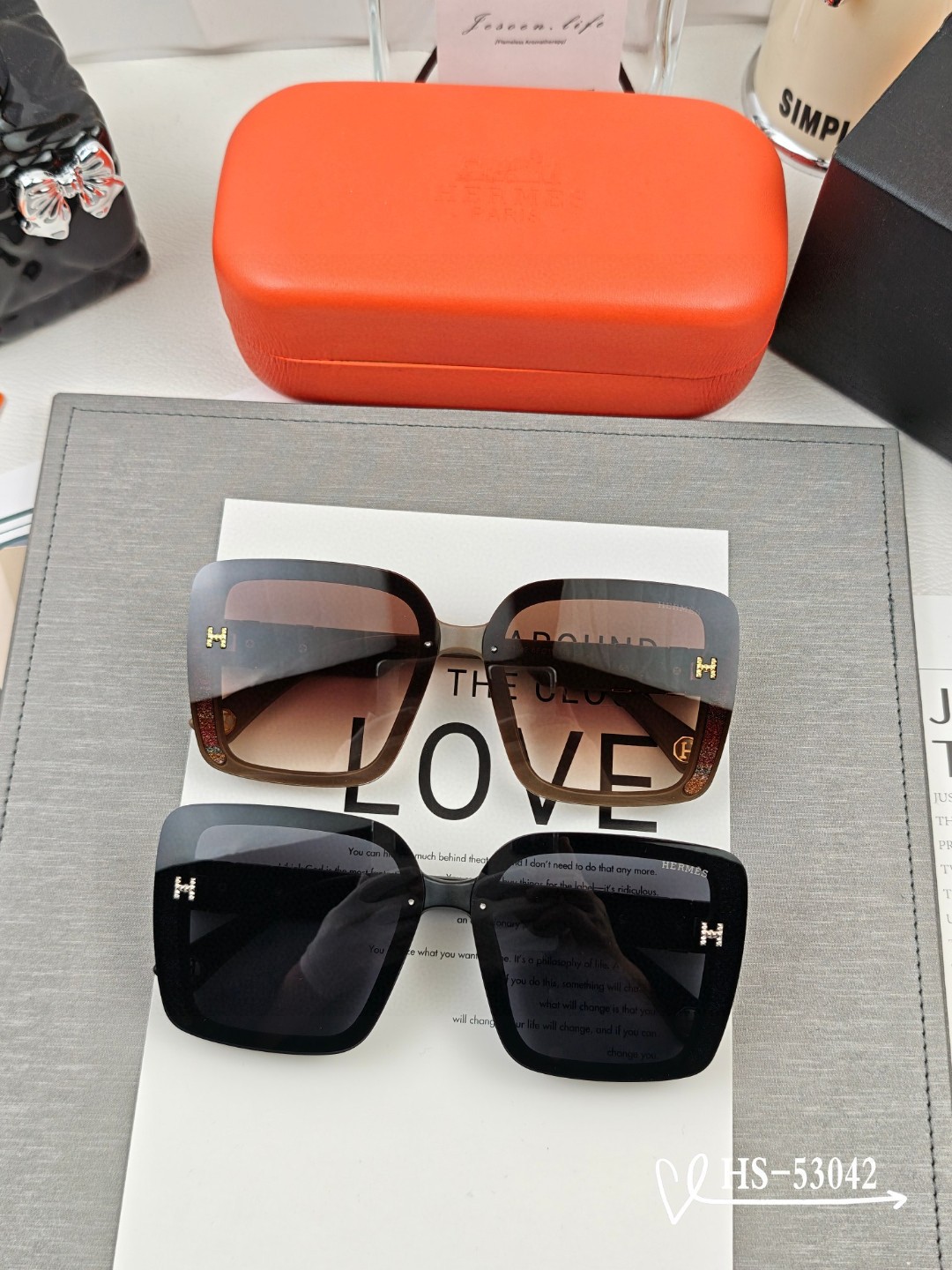 👓.【爱马仕-HERMES】 🕶.【宝丽来树脂偏光镜片】 ⭐️.【TR90镜架轻便佩戴舒适】 🌟.【si