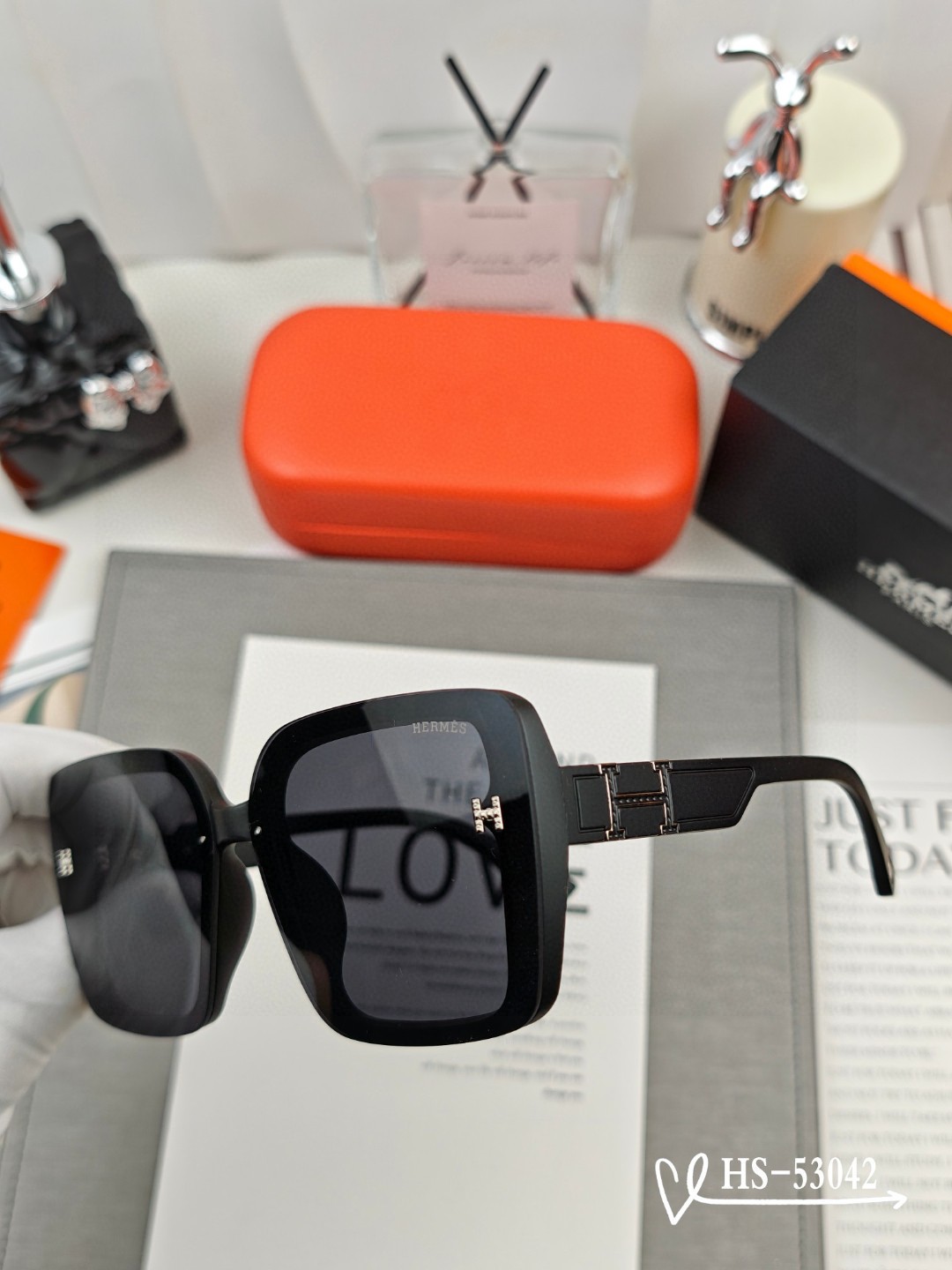 👓.【爱马仕-HERMES】 🕶.【宝丽来树脂偏光镜片】 ⭐️.【TR90镜架轻便佩戴舒适】 🌟.【si