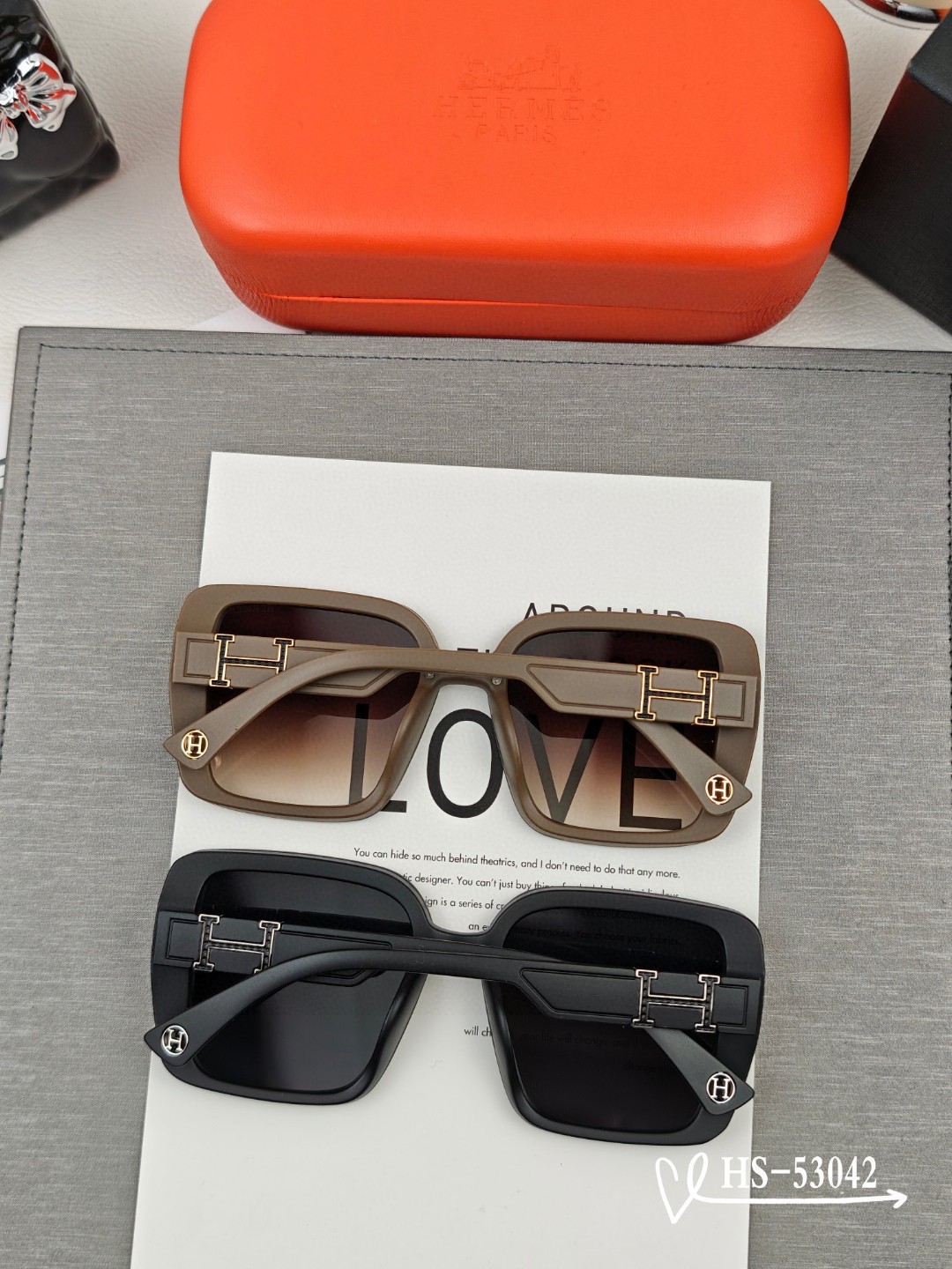 👓.【爱马仕-HERMES】 🕶.【宝丽来树脂偏光镜片】 ⭐️.【TR90镜架轻便佩戴舒适】 🌟.【si