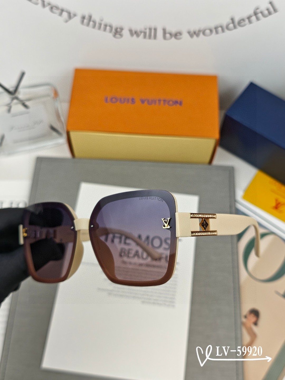   👓.【路易威登-LV】
         🕶.【宝丽来树脂镜片】
         ⭐️.【TR镜架
