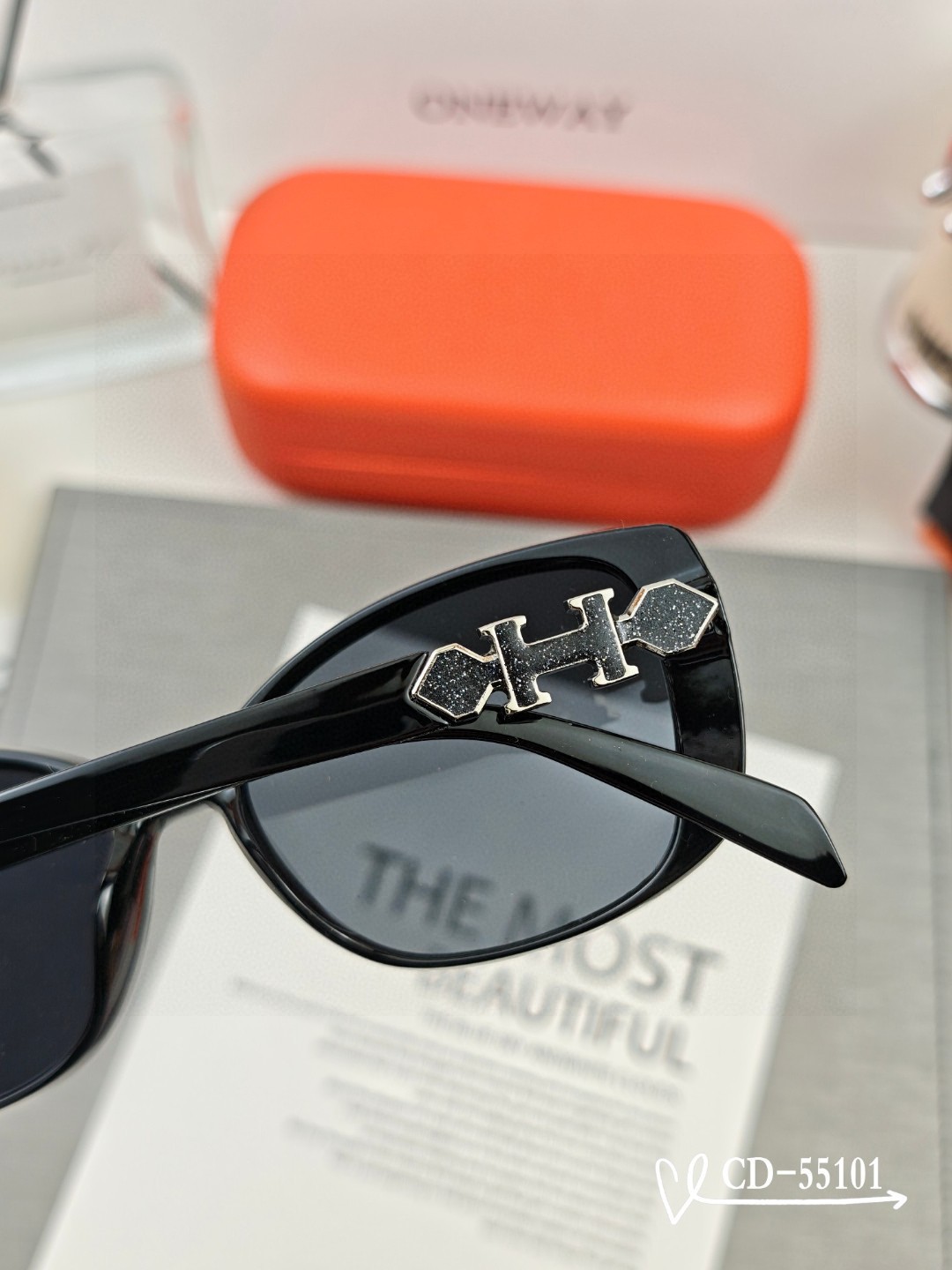    👓.【爱马仕-HERMES】
         🕶.【宝丽来树脂偏光镜片】
         ⭐️