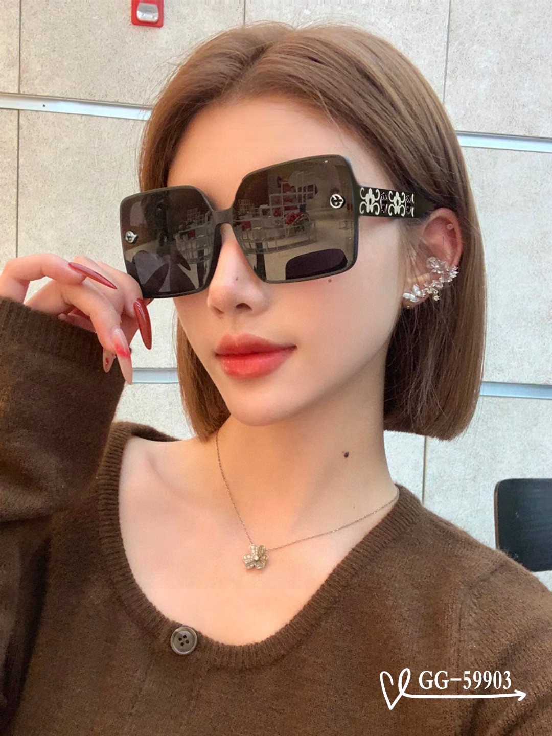 NO:368143,.【Italian Gucci-GUCCI】.【Polaroid resin high-definition lenses】.【TR frame-light and comfortable to wear】.【size57-16-148,】.【New GG home sunglasses reduce the burden of strong light, block harmful light and prevent radiation, essential products for travel and matching clothes, you can also use them when driving!  Lead the new fashion concept and don't let the sun disturb your interest.Model59903♀】GlassesSunglassesSunglasses,Glasses,gucci,gucci19860909.【意大利古奇-GUCCI】 .【宝丽来树脂高清镜片】 .【TR镜架-轻便佩戴舒适】 .【size57-16-148,】 .【新款GG家太阳镜减轻强光负担,遮挡有害光线防辐射,出行旅游搭配衣服必备品,开车也可以用哦！引领时尚新概念,不让阳光打扰你的兴致.Model59903♀】眼镜墨镜太阳镜,眼镜,gucci,gucci,glasses