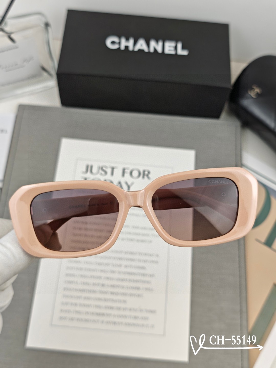   👓.【法国香奈儿-CHANEL】
         🕶.【宝丽来树脂高清镜片】
         ⭐