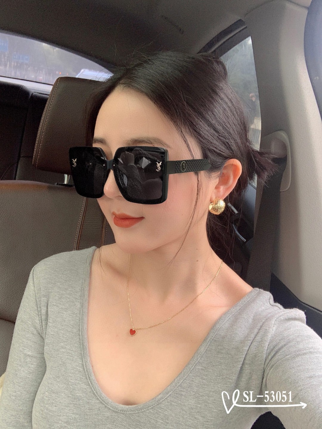   👓.【圣罗兰-ysl】
         🕶.【宝丽来树脂高清镜片】
         ⭐️ .【T