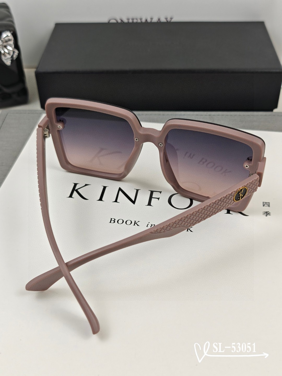   👓.【圣罗兰-ysl】
         🕶.【宝丽来树脂高清镜片】
         ⭐️ .【T