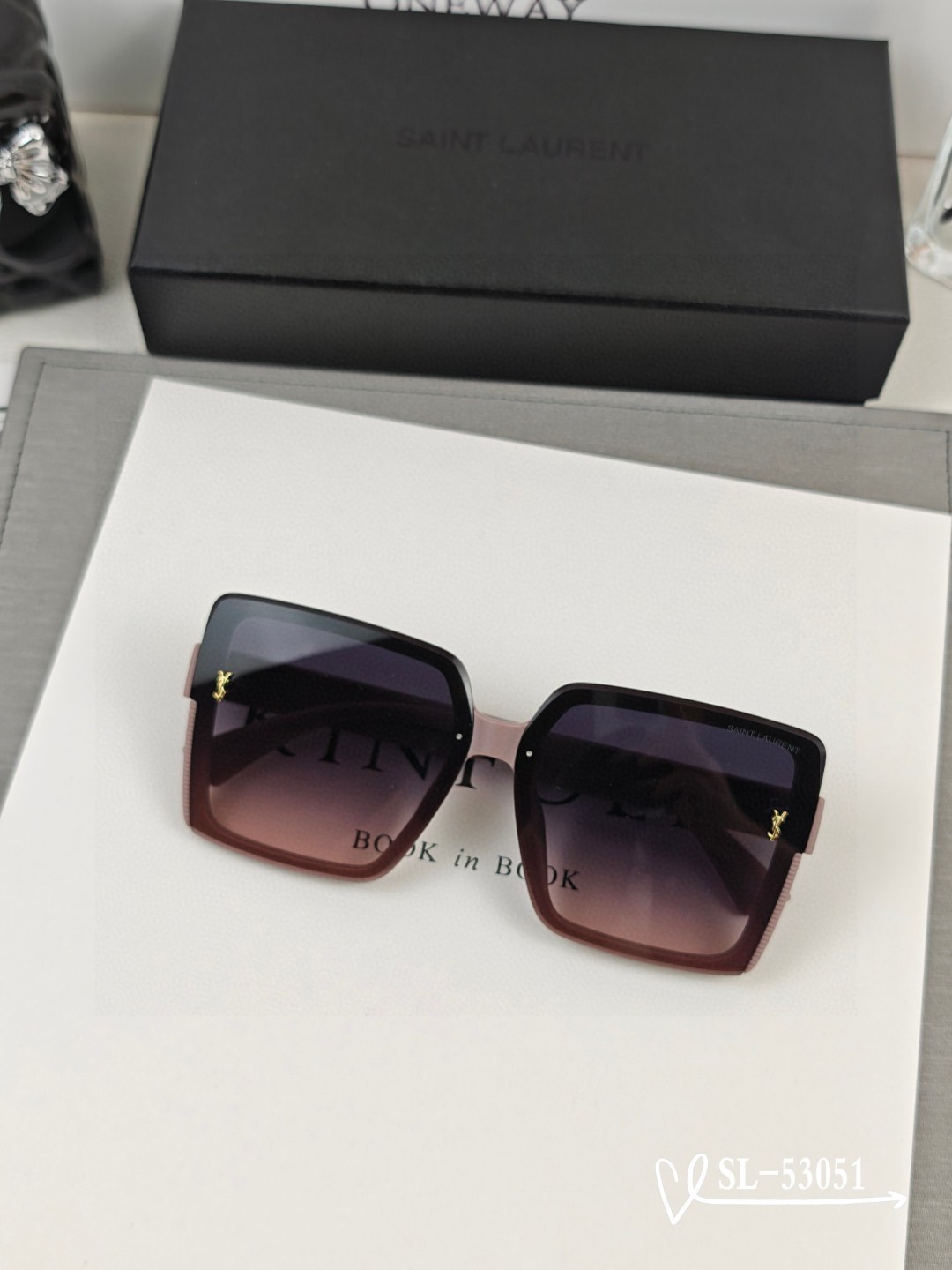   👓.【圣罗兰-ysl】
         🕶.【宝丽来树脂高清镜片】
         ⭐️ .【T
