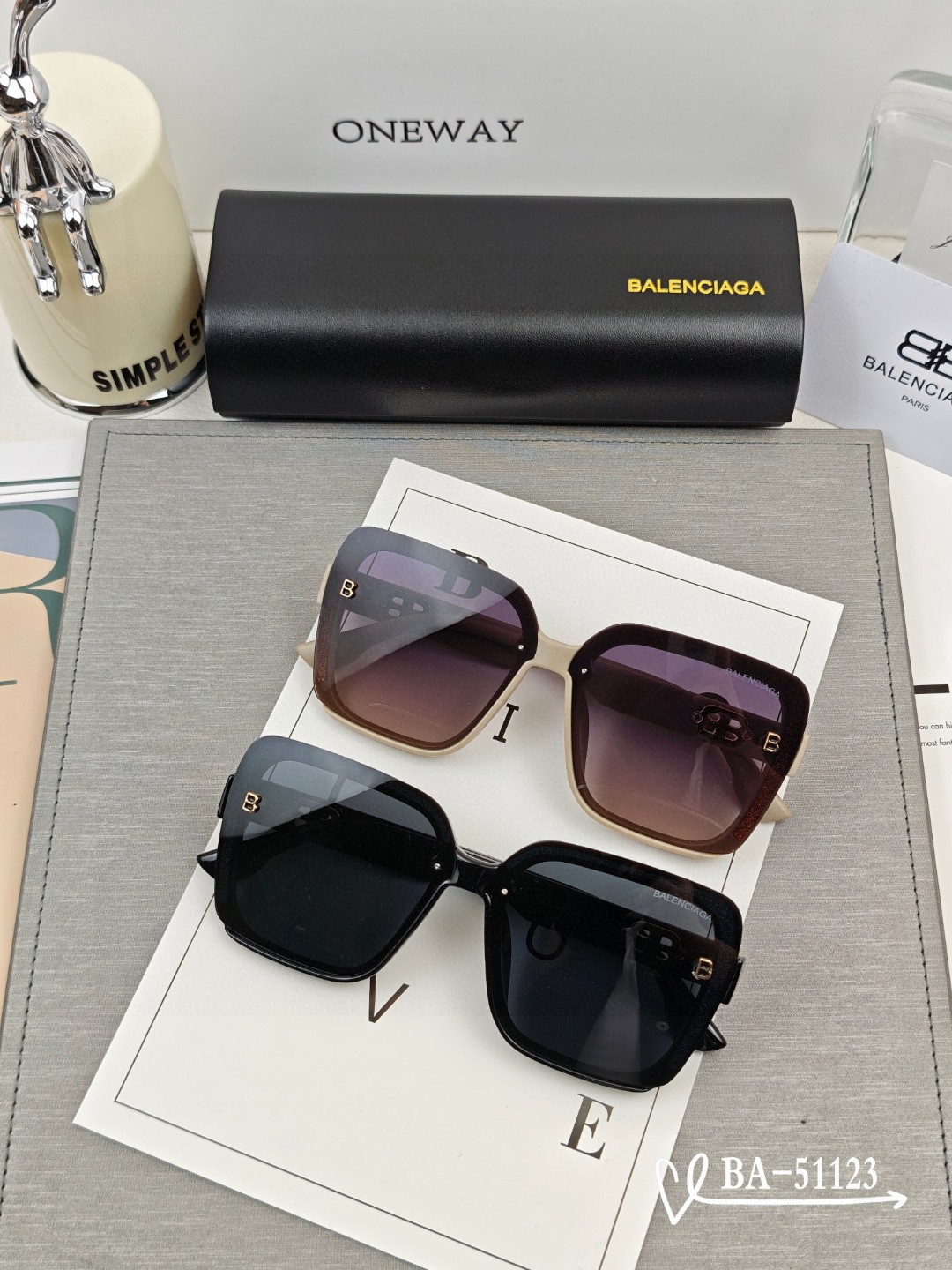   👓.【巴黎世家-Balenciaga】
         🕶.【宝丽来树脂镜片】
         