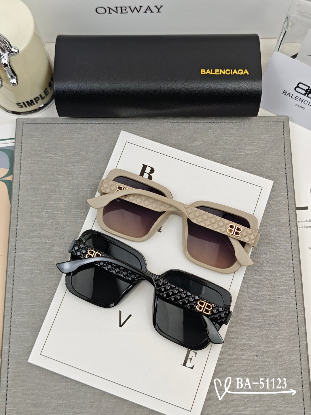   👓.【巴黎世家-Balenciaga】
         🕶.【宝丽来树脂镜片】
         