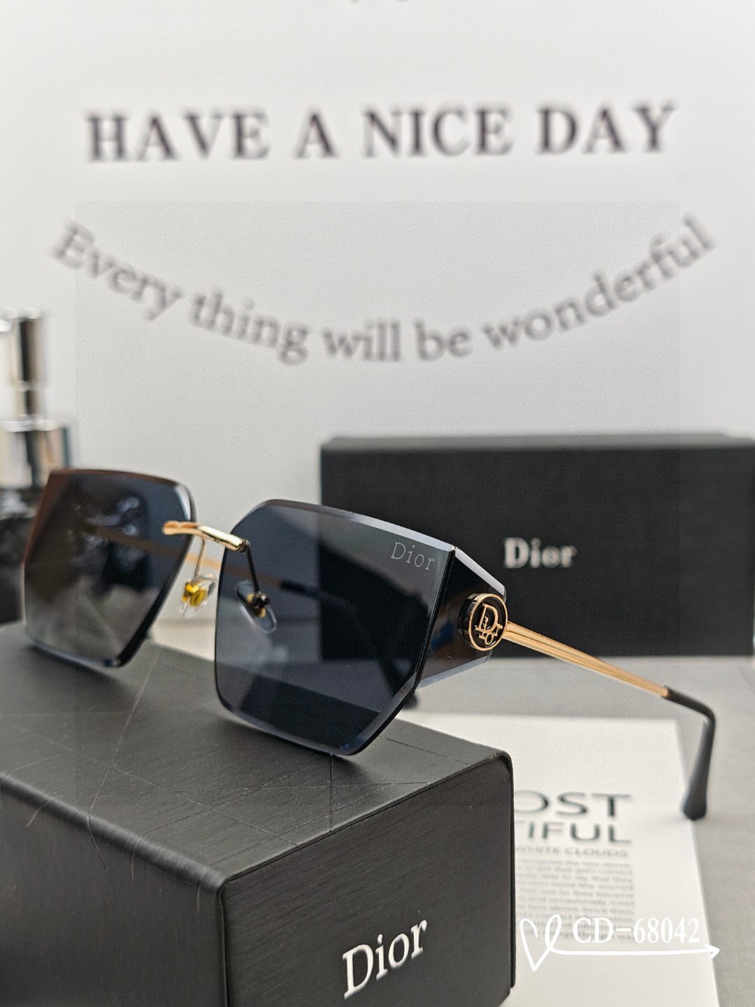    👓.【法国迪奥-DIOR】
         🕶️.【宝丽来树脂偏光镜片】
         ⭐️