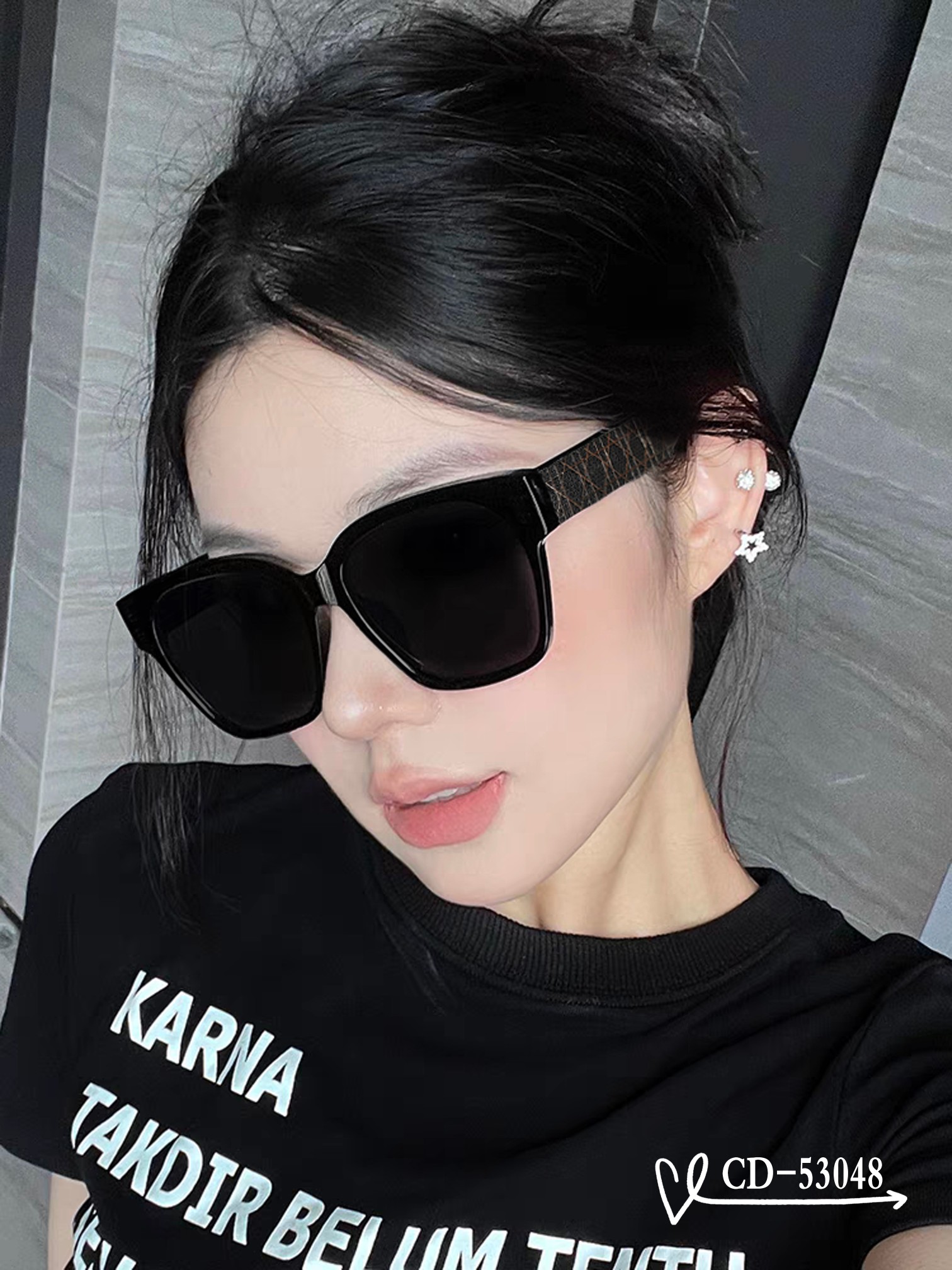 NO:553857,.[French Dior-DIOR] .[Polaroid resin polarized lenses] .[TR90 frames are light and comfortable to wear] .[size 58-17-142,] .[Sunglasses reduce the burden of strong light, block harmful rays and protect against radiation. They are a must-have for travel and travel, and can also be used when driving!  The temples show more luxurious taste. Brand concept - fashion is fleeting, but style is eternal. Let you understand the true meaning of fashion and step into the world of trends!  Model53048♀】Glasses, sunglasses, sunglasses, glasses, dior, dior19860909.【法国迪奥-DIOR】 .【宝丽来树脂偏光镜片】 .【TR90镜架轻便佩戴舒适】 .【size 58-17-142,】 .【款太阳镜减轻强光负担,遮挡有害光线防辐射,出行旅游搭配衣服必备品,开车也可以用哦！镜腿更显奢华品味.品牌理念-流行稍纵即逝,风格永存. 带您洞悉时尚真谛,踏入潮流世界！ Model53048♀】眼镜墨镜太阳镜,眼镜,dior,dior,glasses