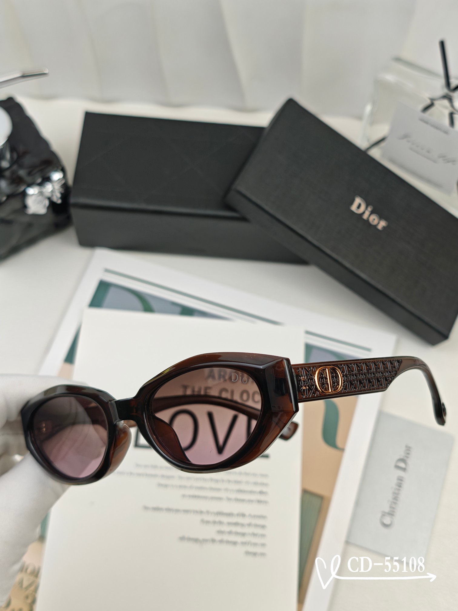    👓.【法国迪奥-DIOR】
         🕶️.【宝丽来树脂偏光镜片】
         ⭐️