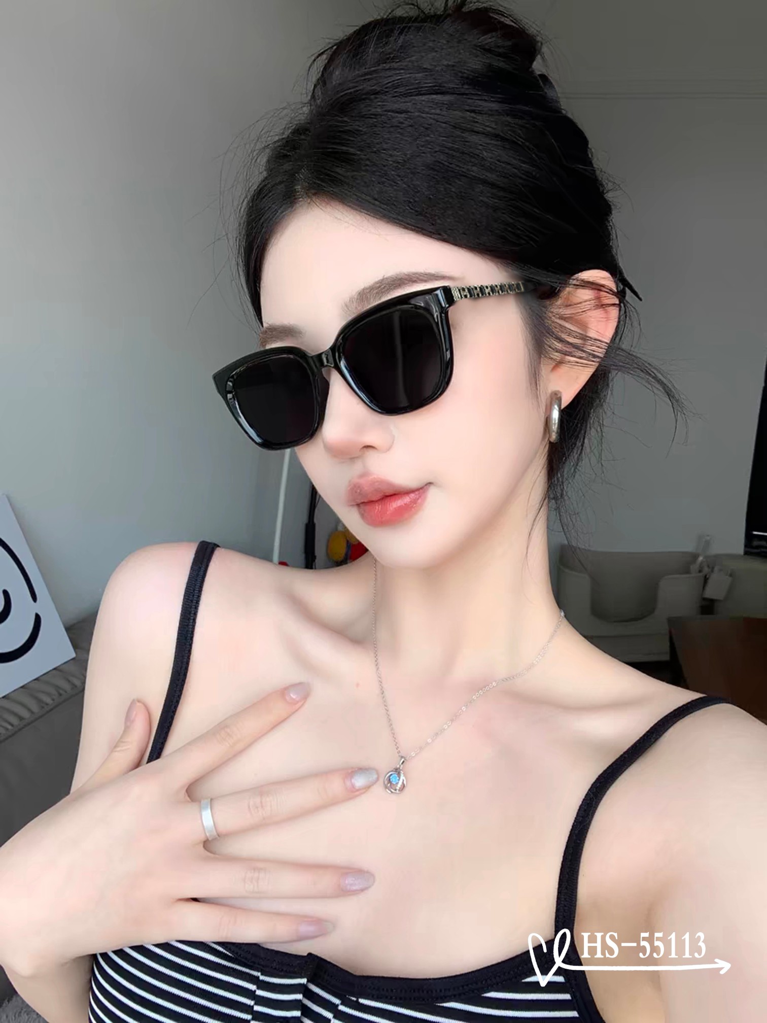 NO:553866,.[HERMES] .[Polaroid resin polarized lenses] .[TR90 frames are light and comfortable to wear] .[size59-13-147,] .[New sunglasses reduce the burden of strong light, block harmful rays and prevent radiation. They are a must-have for travel and travel, and can also be used when driving!  Leading a new concept of fashion, don’t let the sun disturb your mood. There must be a color that suits you! Model55113♀】Glasses, sunglasses, sunglasses, glasses, hermes, hermes19860909.【爱马仕-HERMES】 .【宝丽来树脂偏光镜片】 .【TR90镜架轻便佩戴舒适】 .【size59-13-147,】 .【新款太阳镜减轻强光负担,遮挡有害光线防辐射,出行旅游搭配衣服必备品,开车也可以用哦！引领时尚新概念,不让阳光打扰你的兴致.肯定有个颜色适合你哦!Model55113♀】眼镜墨镜太阳镜,眼镜,hermes,hermes,glasses