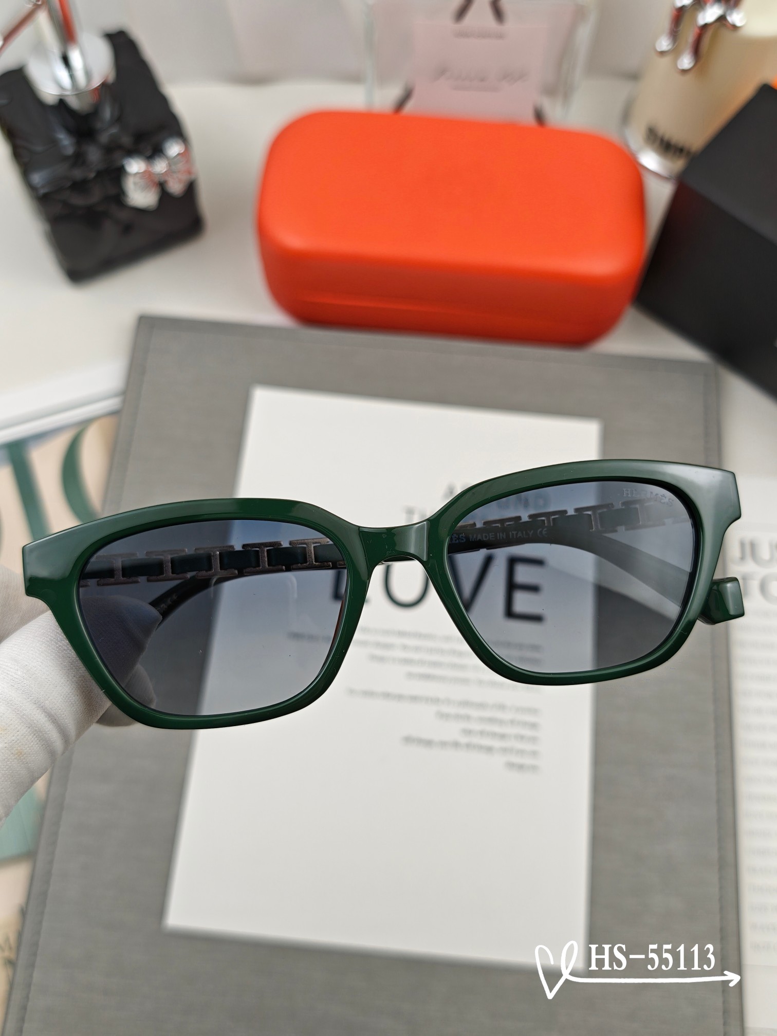 👓.【爱马仕-HERMES】 🕶.【宝丽来树脂偏光镜片】 ⭐️.【TR90镜架轻便佩戴舒适】 🌟.【si