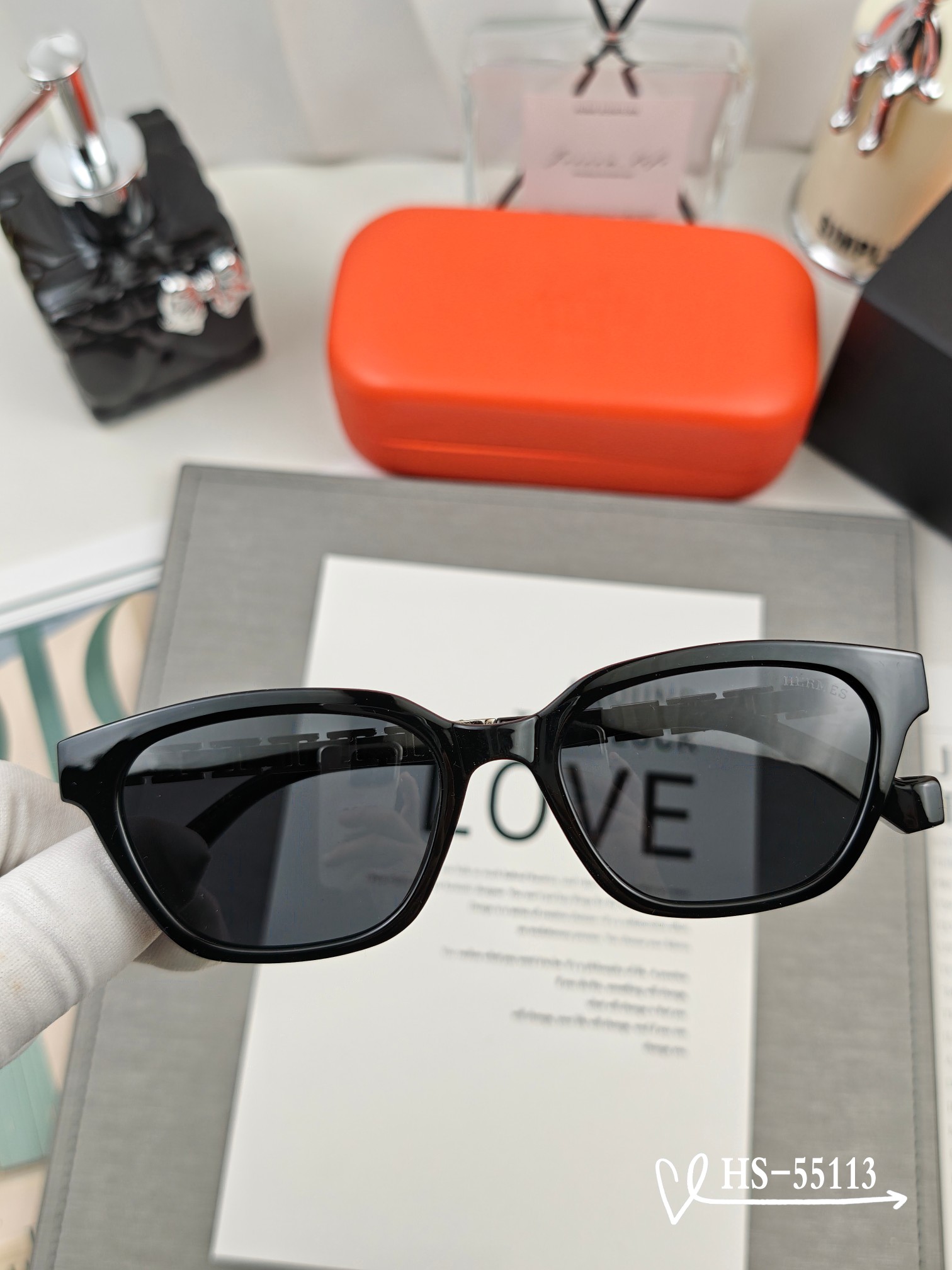 👓.【爱马仕-HERMES】 🕶.【宝丽来树脂偏光镜片】 ⭐️.【TR90镜架轻便佩戴舒适】 🌟.【si