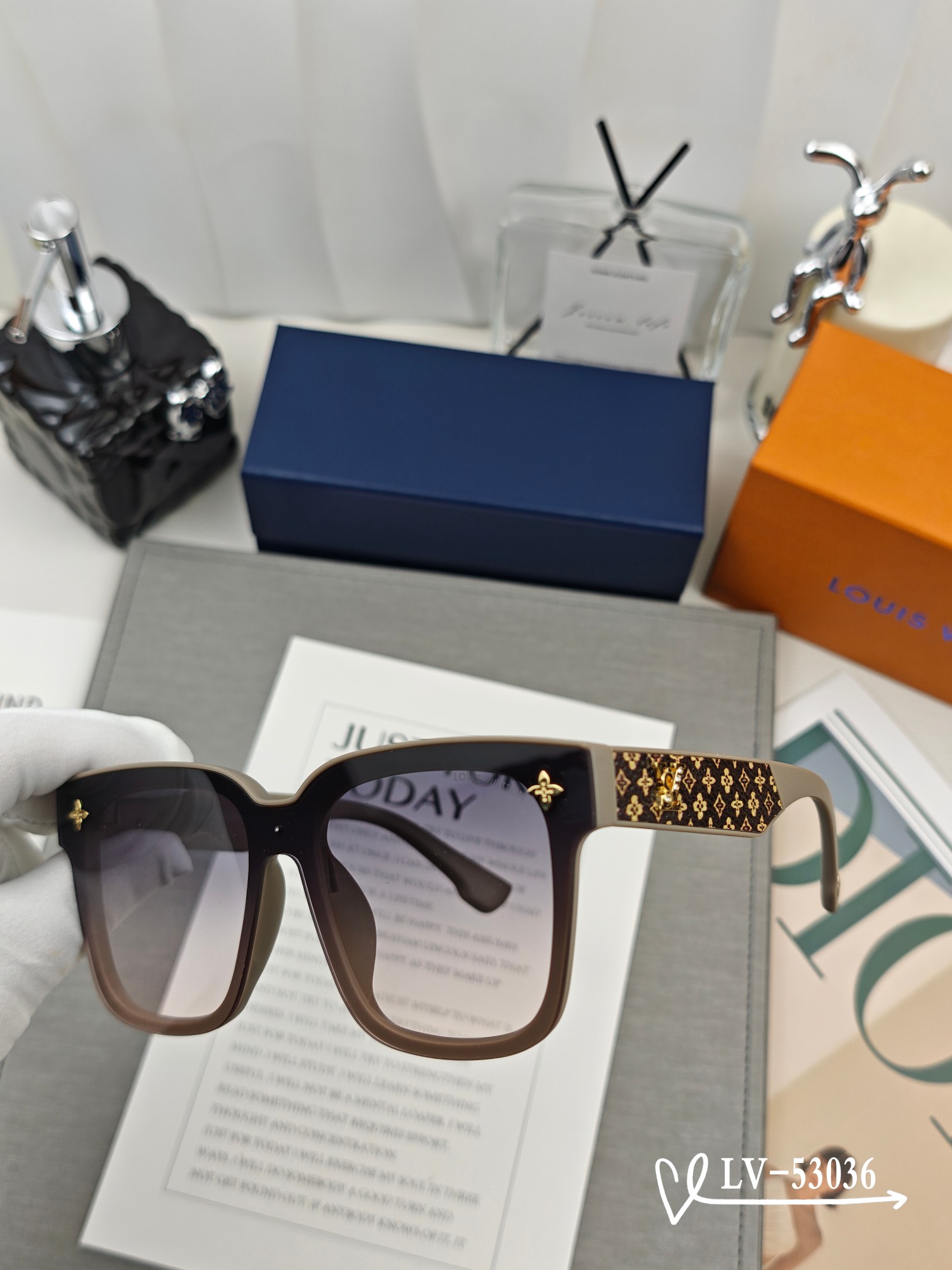 👓.【路易威登-LV】 🕶.【宝丽来树脂镜片】 ⭐️.【TR镜架轻便佩戴舒适】 🌟.【size：65-1