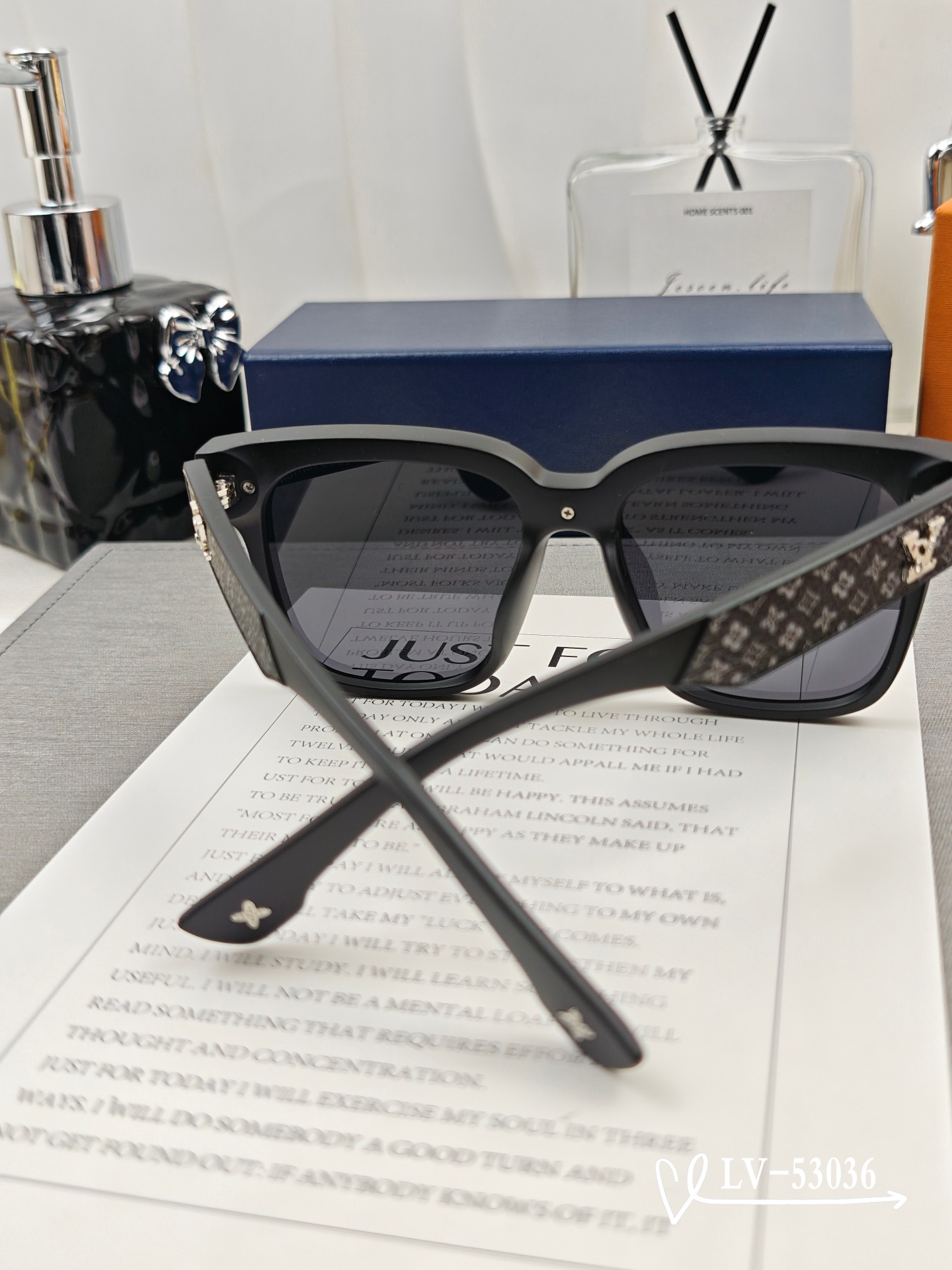 👓.【路易威登-LV】 🕶.【宝丽来树脂镜片】 ⭐️.【TR镜架轻便佩戴舒适】 🌟.【size：65-1