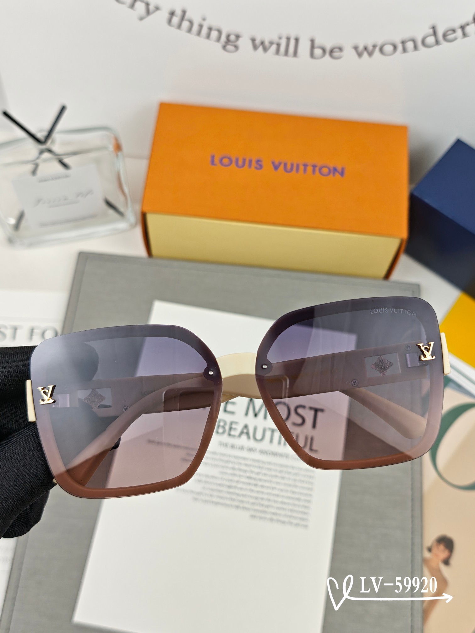 👓.【路易威登-LV】 🕶.【宝丽来树脂镜片】 ⭐️.【TR镜架轻便佩戴舒适】 🌟.【size：65-1