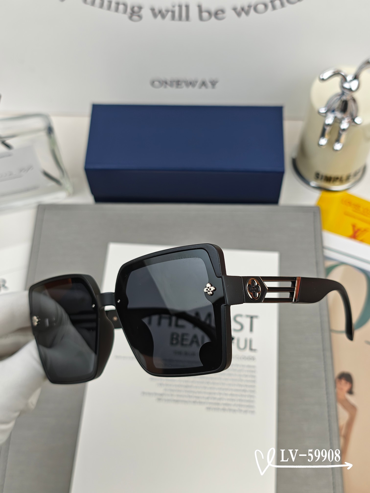 👓.【路易威登-LV】 🕶.【宝丽来树脂镜片】 ⭐️.【TR镜架轻便佩戴舒适】 🌟.【size：65-1