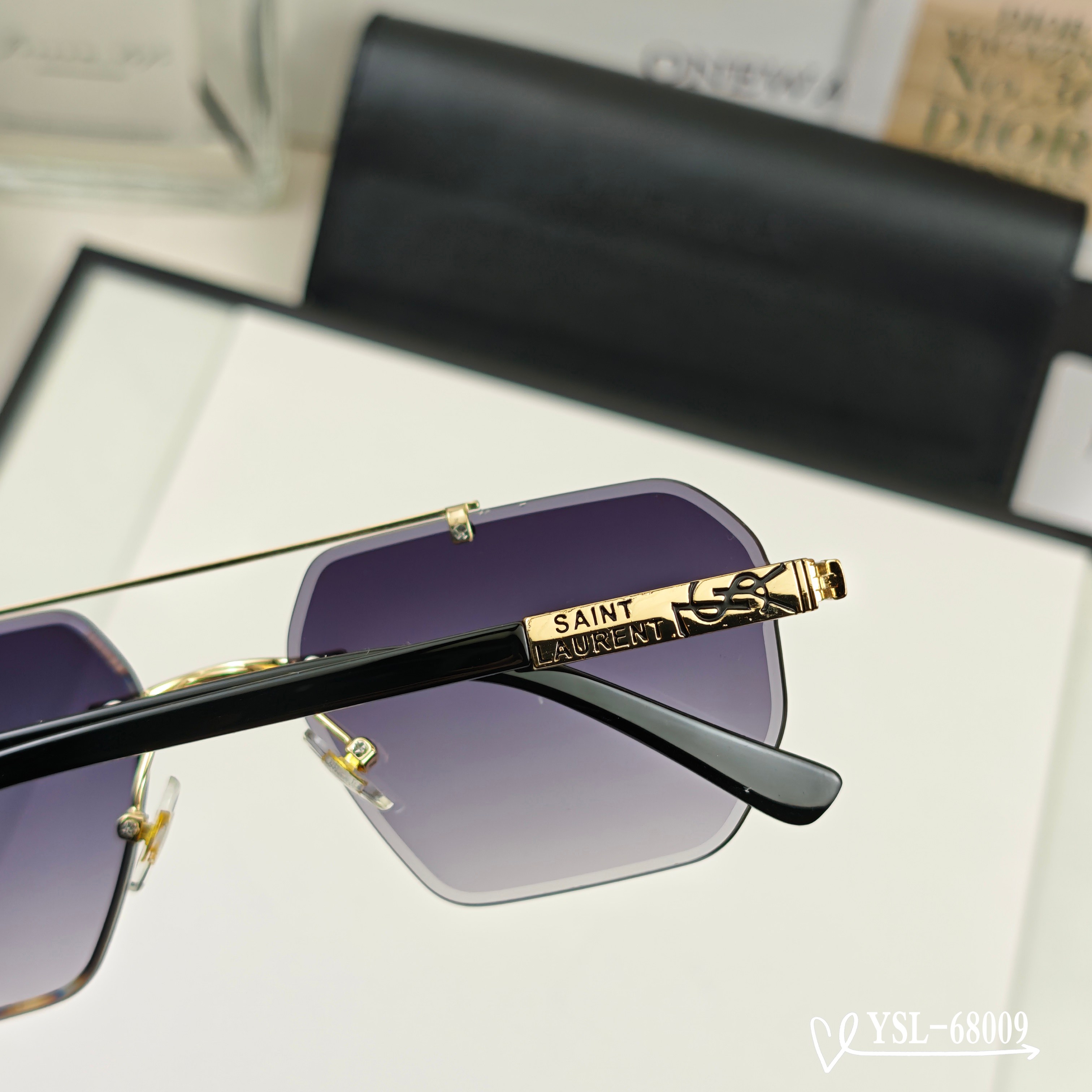 👓.【圣罗兰-ysl】 🕶.【宝丽来树脂高清镜片】 ⭐️ .【金属镜架-轻便佩戴舒适】 🌟 .【size