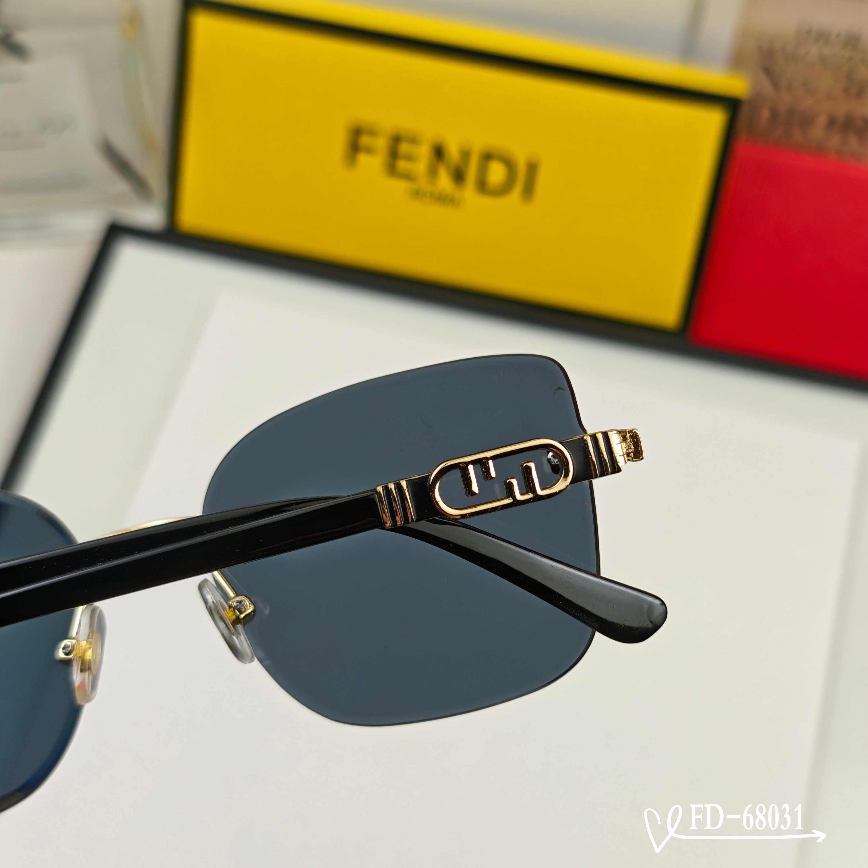 👓.【意大利芬迪-FENDI】 🕶.【宝丽来树脂偏光镜片】 ⭐️ .【金属镜架轻便佩戴舒适】 🌟 .【s
