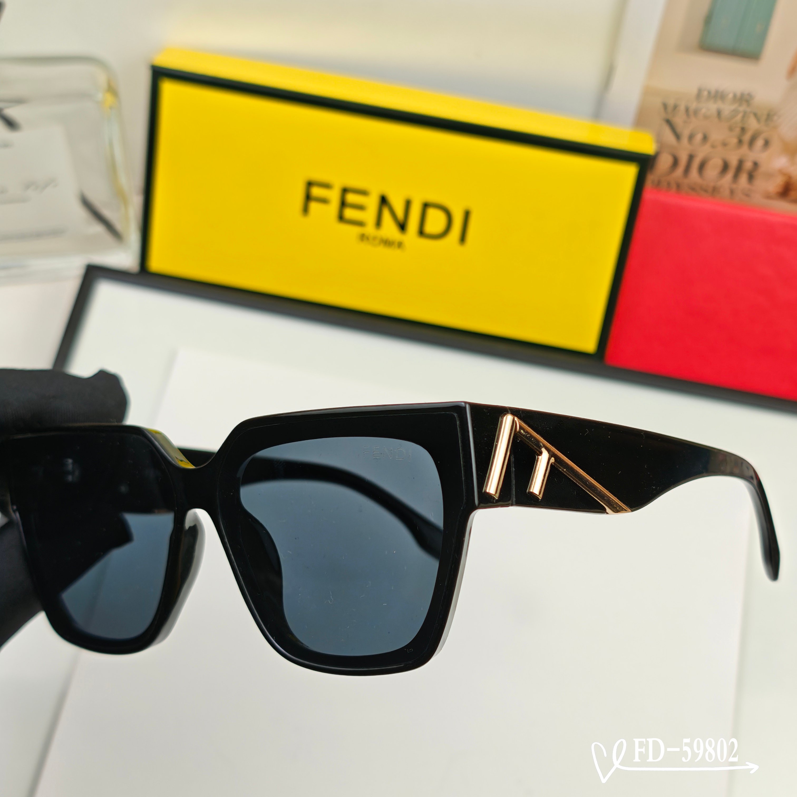 👓.【意大利芬迪-FENDI】 🕶.【宝丽来树脂偏光镜片】 ⭐️ .【TR90镜架轻便佩戴舒适】 🌟 .