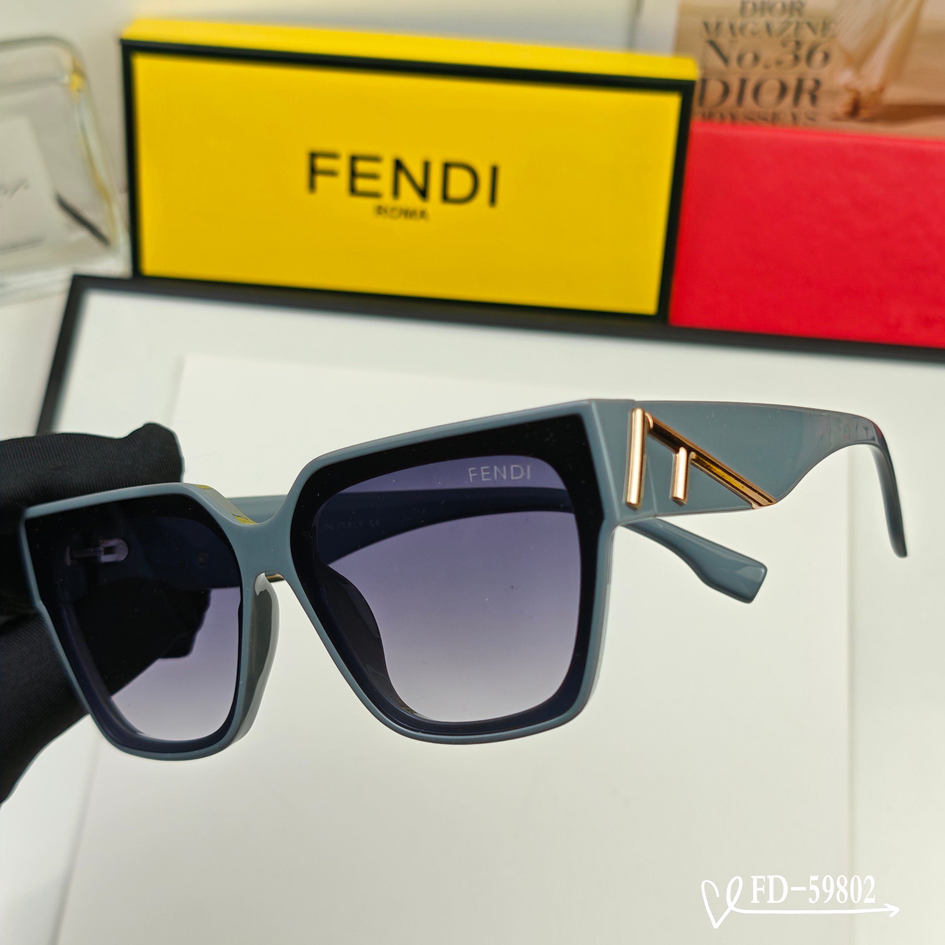 👓.【意大利芬迪-FENDI】 🕶.【宝丽来树脂偏光镜片】 ⭐️ .【TR90镜架轻便佩戴舒适】 🌟 .