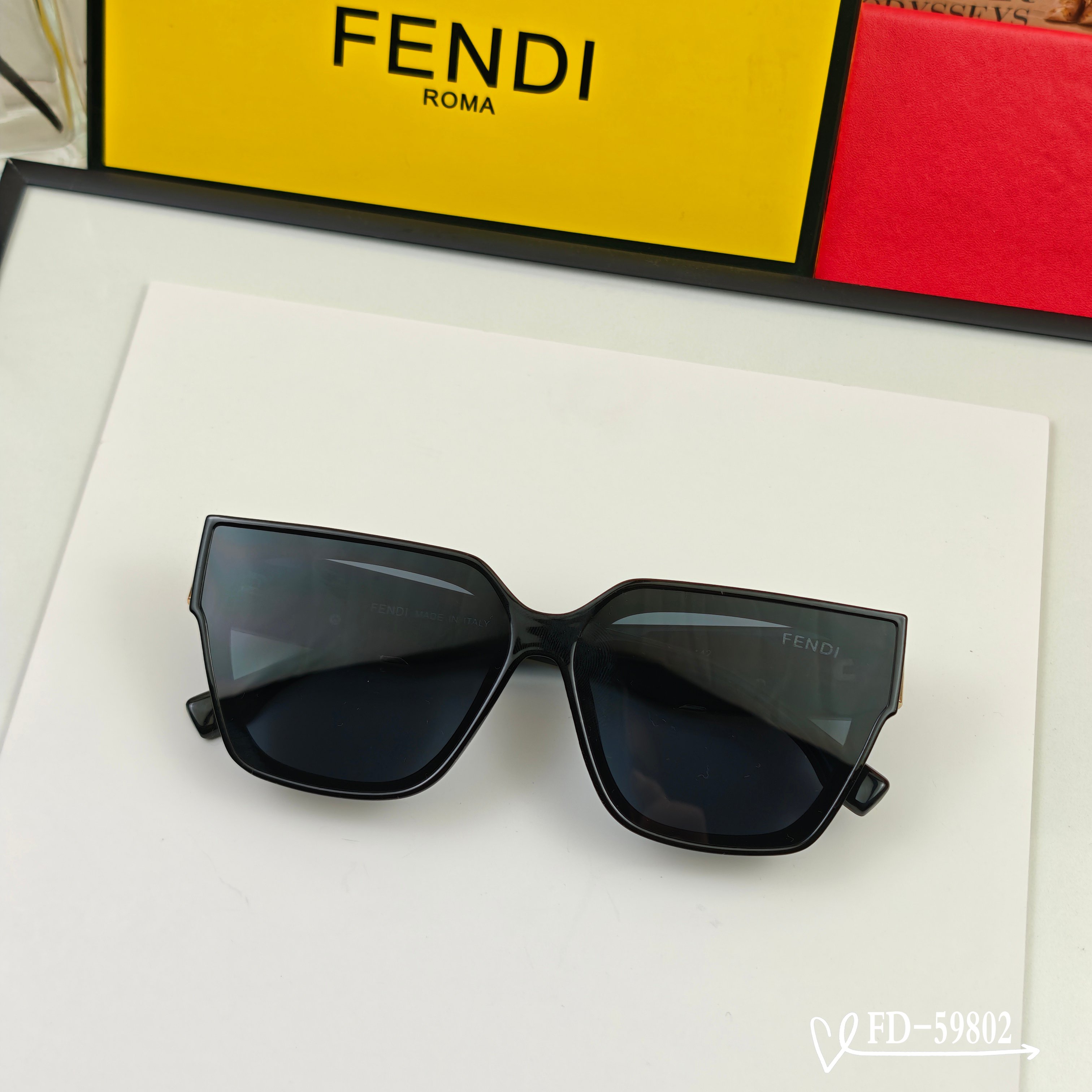 👓.【意大利芬迪-FENDI】 🕶.【宝丽来树脂偏光镜片】 ⭐️ .【TR90镜架轻便佩戴舒适】 🌟 .