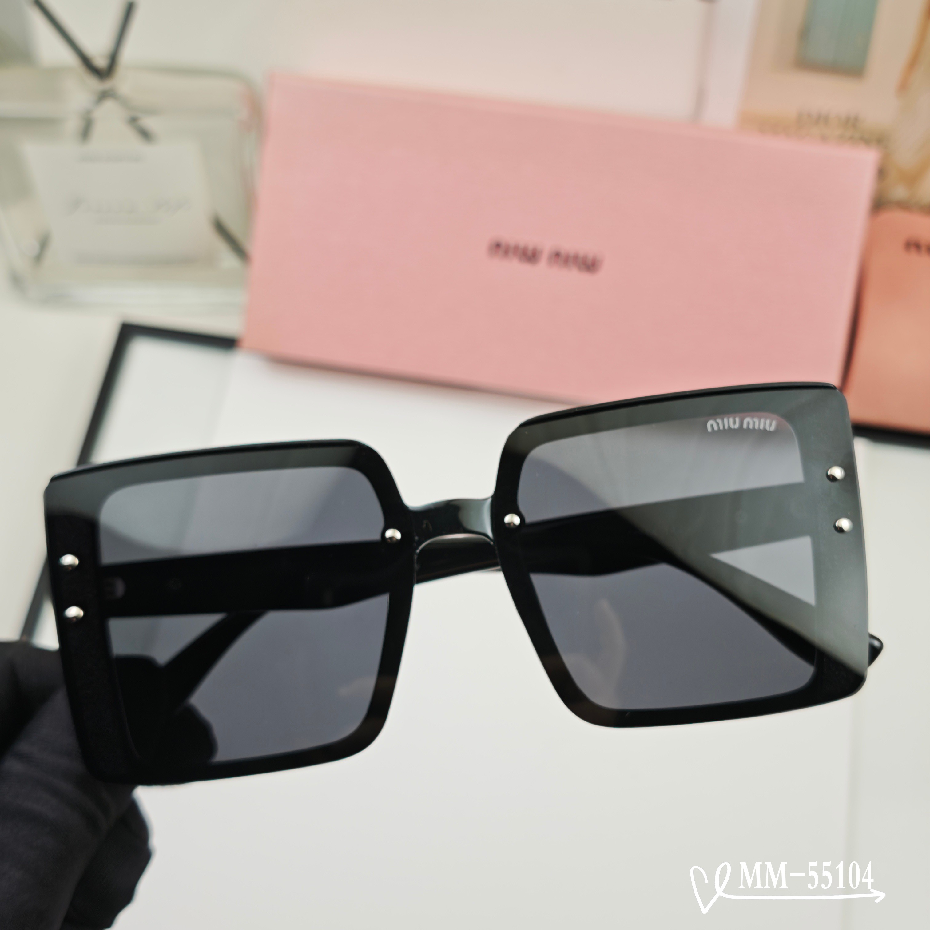 👓.【意大利谬谬-miumiu】 🕶.【宝丽来树脂偏光镜片】 ⭐️.【TR90镜架轻便佩戴舒适】 🌟.【