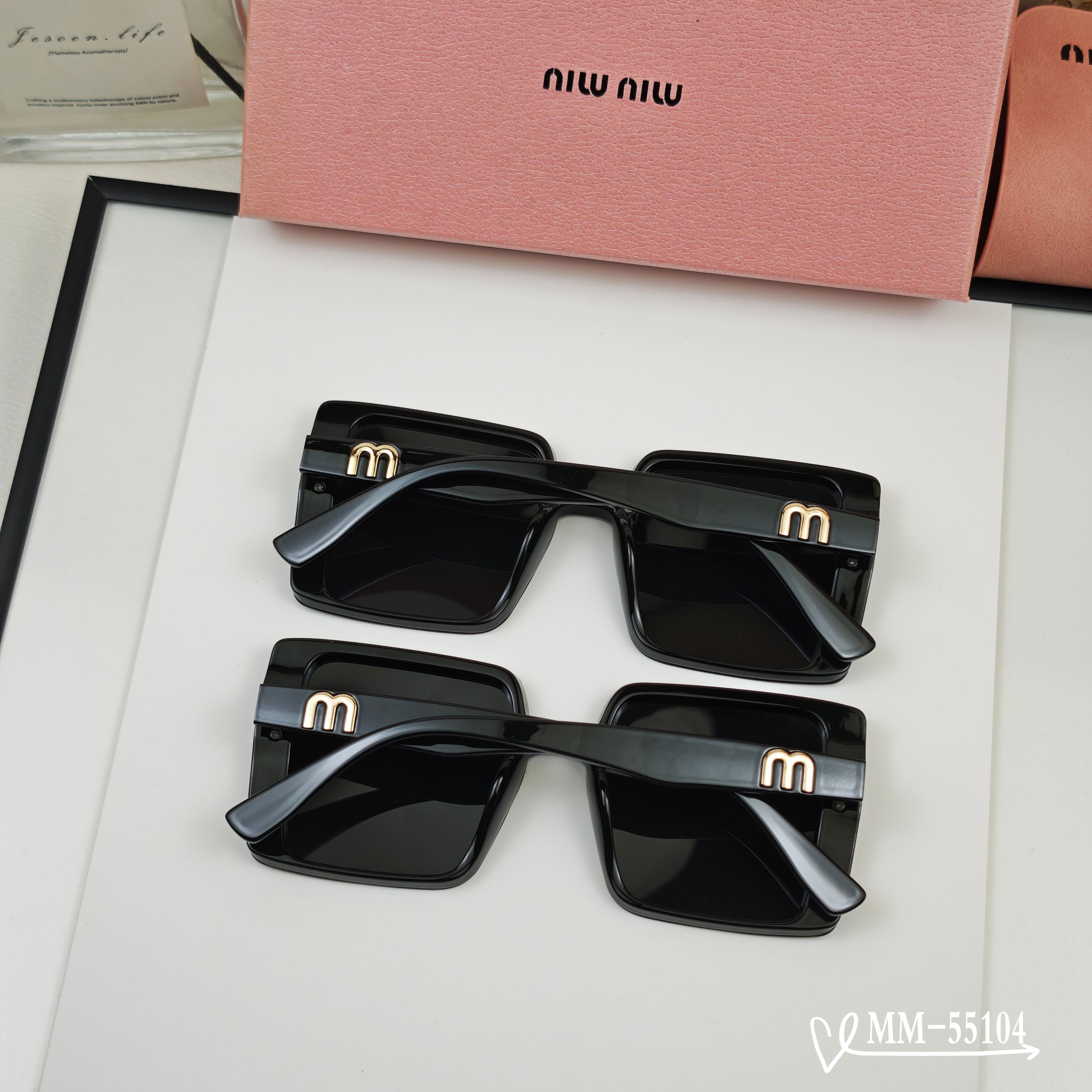 👓.【意大利谬谬-miumiu】 🕶.【宝丽来树脂偏光镜片】 ⭐️.【TR90镜架轻便佩戴舒适】 🌟.【