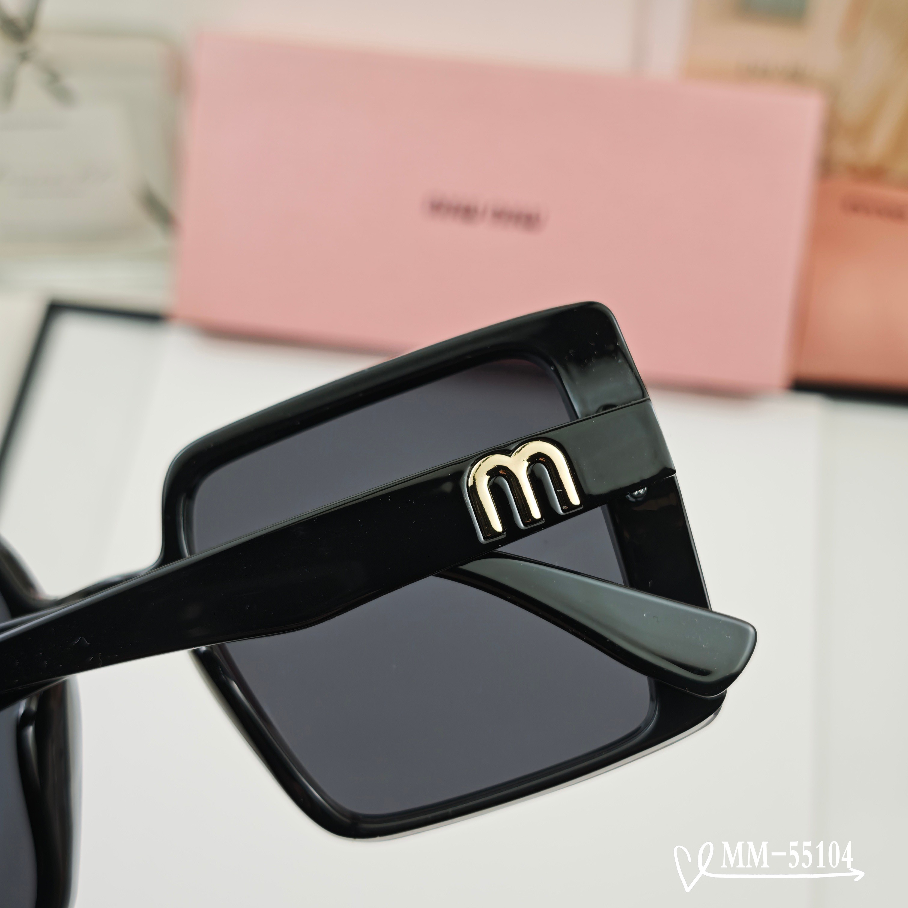 👓.【意大利谬谬-miumiu】 🕶.【宝丽来树脂偏光镜片】 ⭐️.【TR90镜架轻便佩戴舒适】 🌟.【