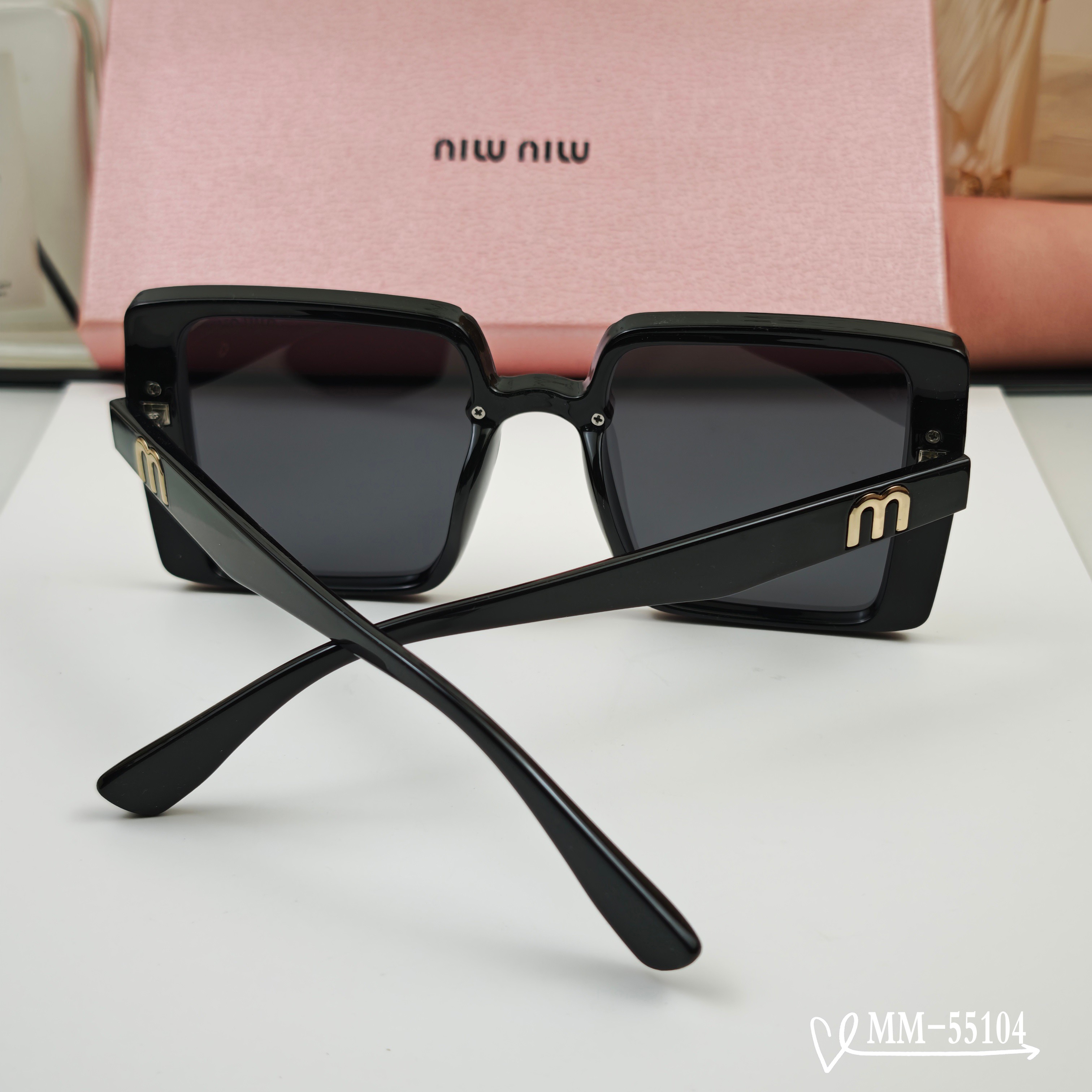 👓.【意大利谬谬-miumiu】 🕶.【宝丽来树脂偏光镜片】 ⭐️.【TR90镜架轻便佩戴舒适】 🌟.【