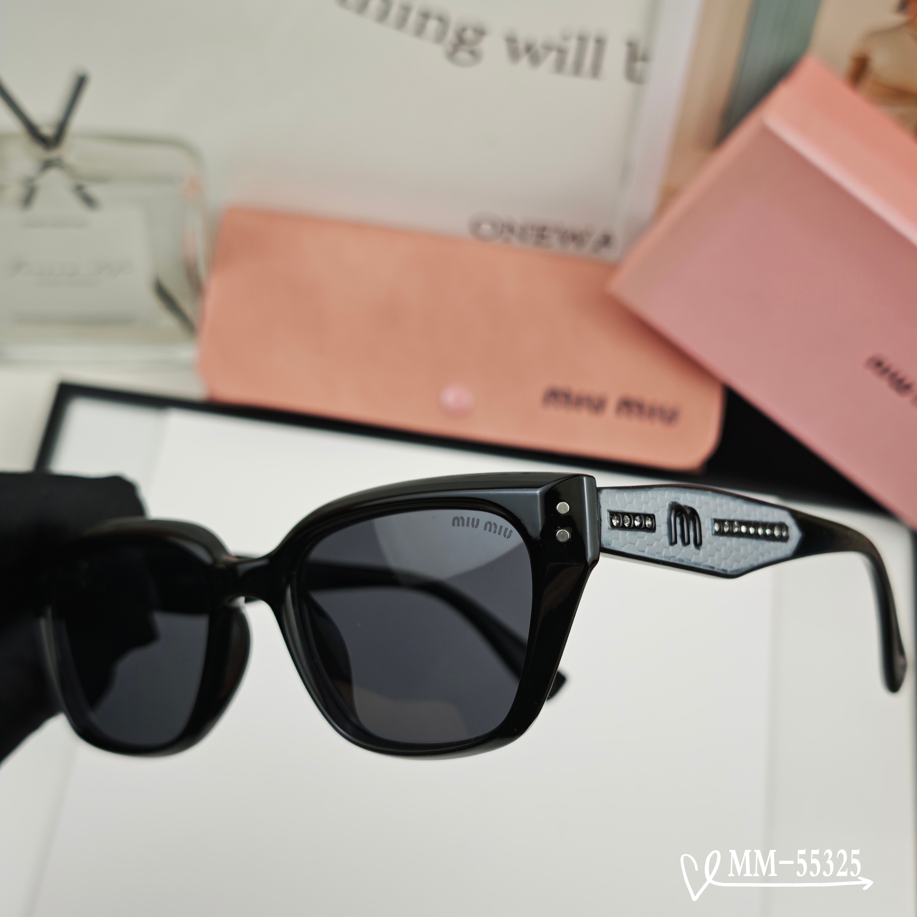 👓.【意大利谬谬-miumiu】 🕶.【宝丽来树脂偏光镜片】 ⭐️.【TR90镜架轻便佩戴舒适】 🌟.【