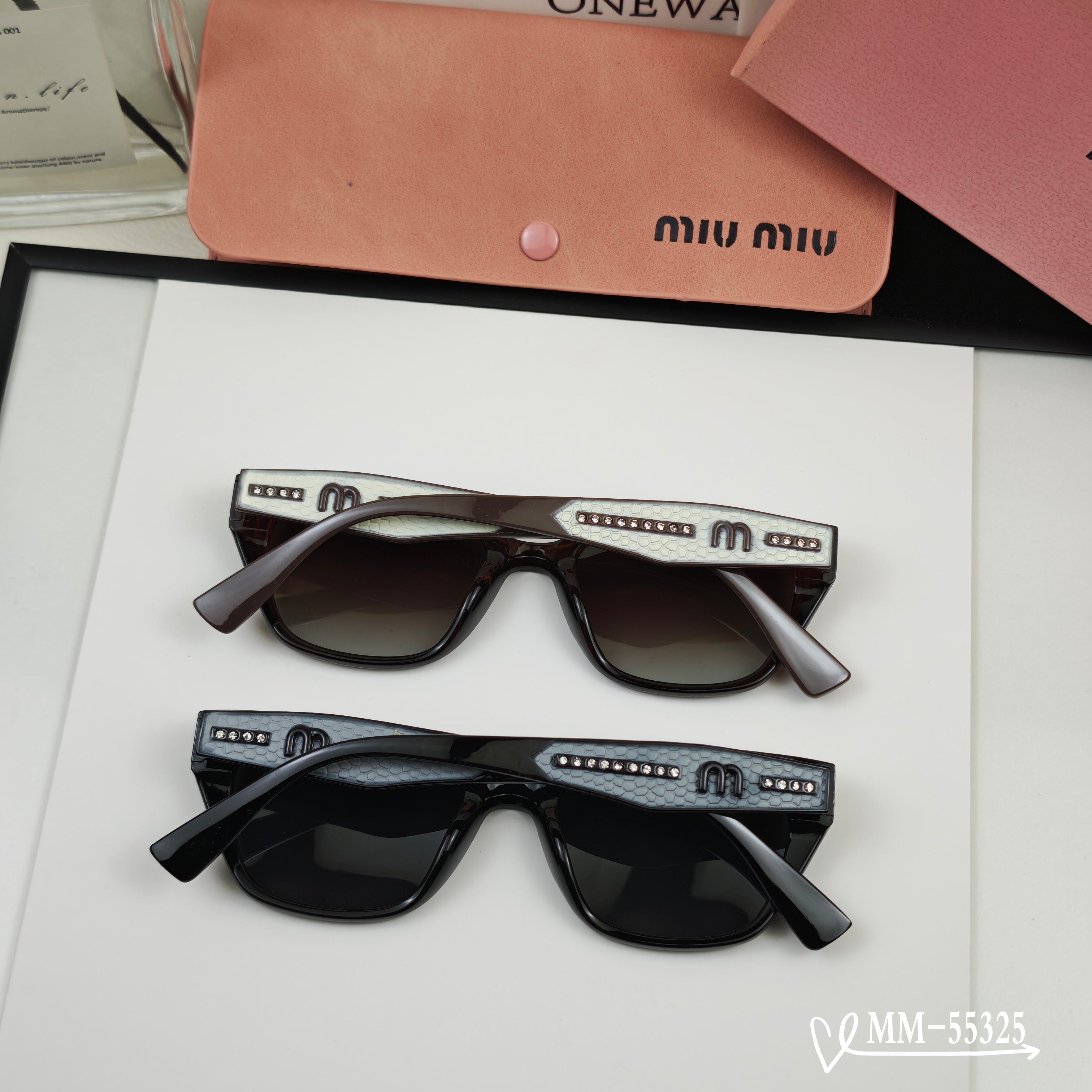 👓.【意大利谬谬-miumiu】 🕶.【宝丽来树脂偏光镜片】 ⭐️.【TR90镜架轻便佩戴舒适】 🌟.【