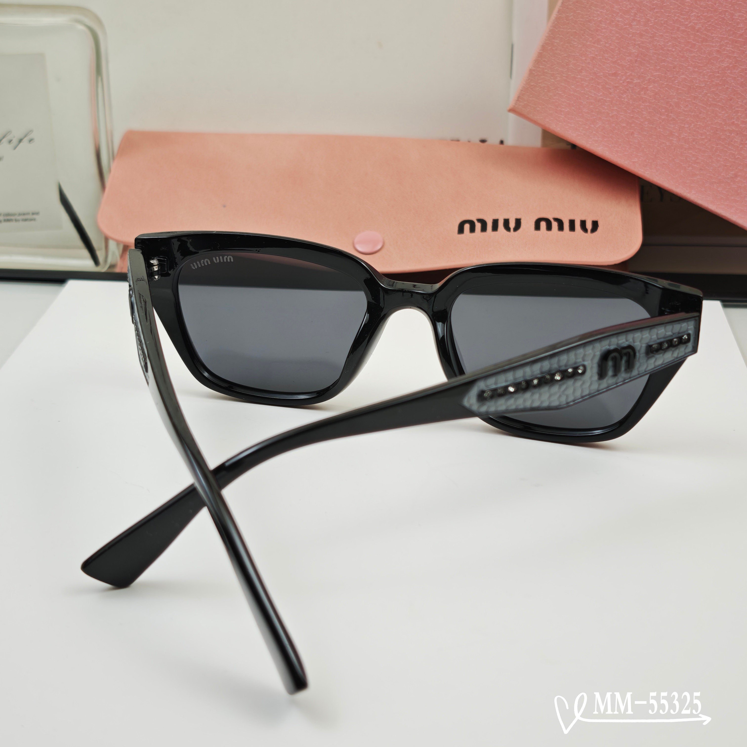 👓.【意大利谬谬-miumiu】 🕶.【宝丽来树脂偏光镜片】 ⭐️.【TR90镜架轻便佩戴舒适】 🌟.【