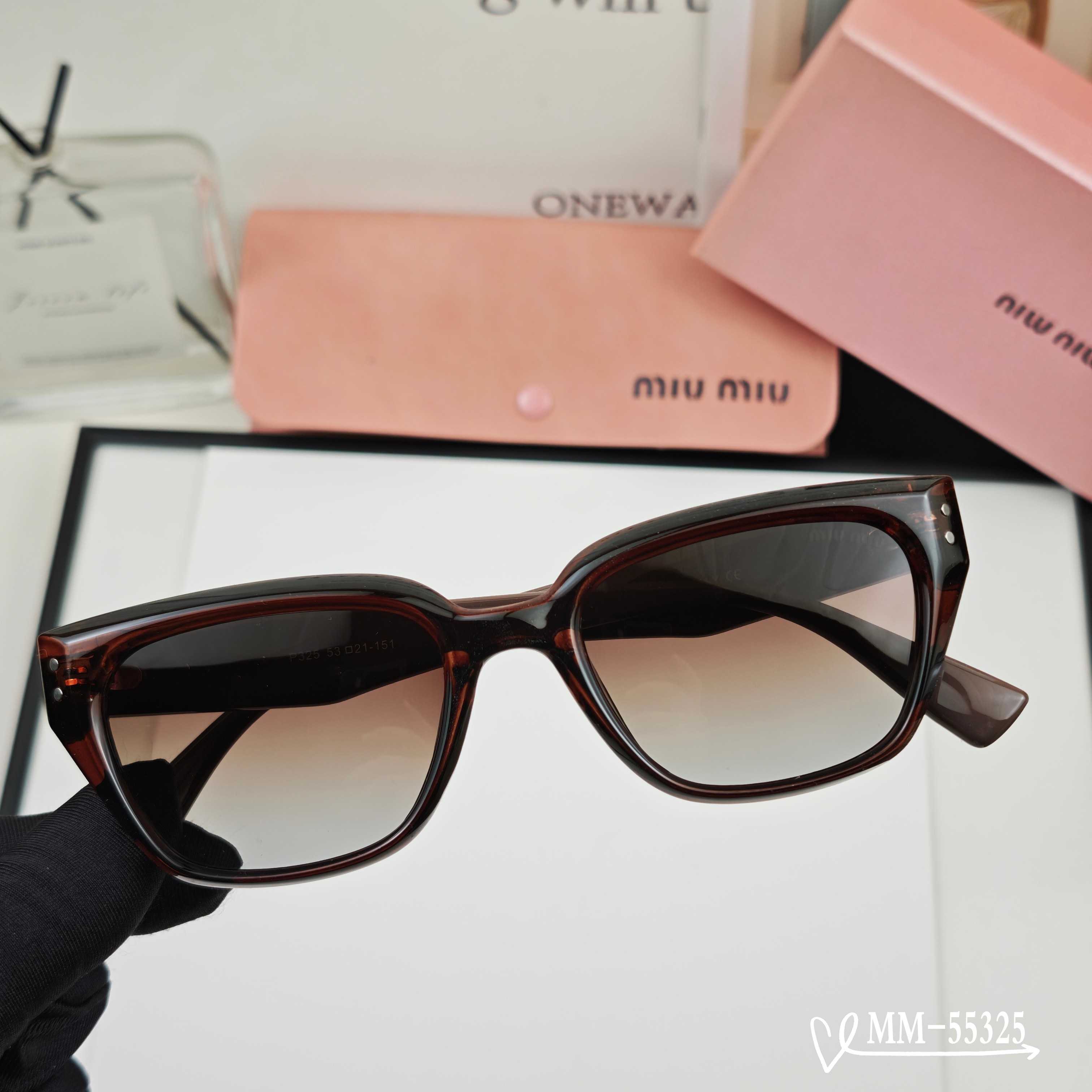 👓.【意大利谬谬-miumiu】 🕶.【宝丽来树脂偏光镜片】 ⭐️.【TR90镜架轻便佩戴舒适】 🌟.【