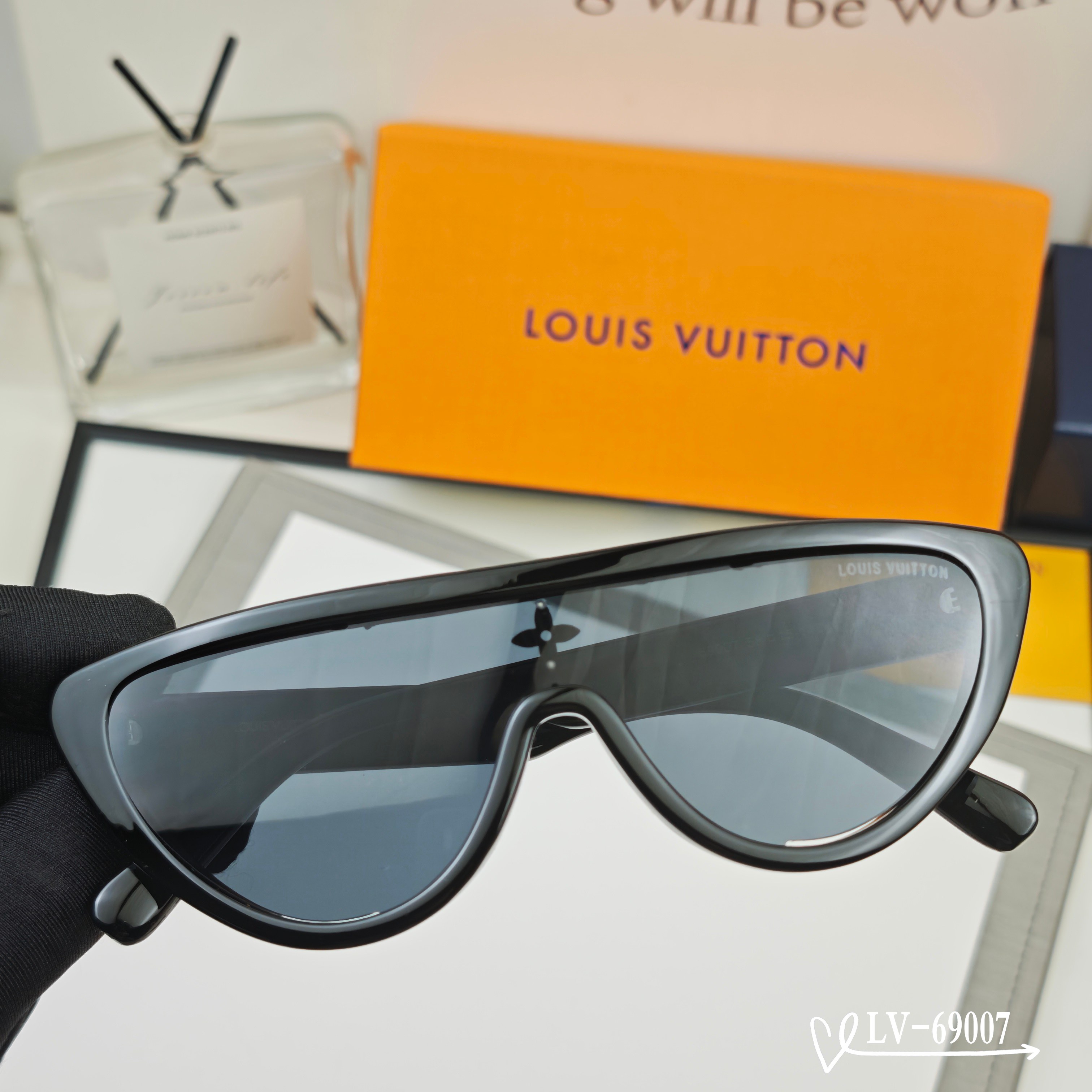 👓.【路易威登-LV】 🕶.【宝丽来树脂镜片】 ⭐️.【TR镜架轻便佩戴舒适】 🌟.【size：65-1