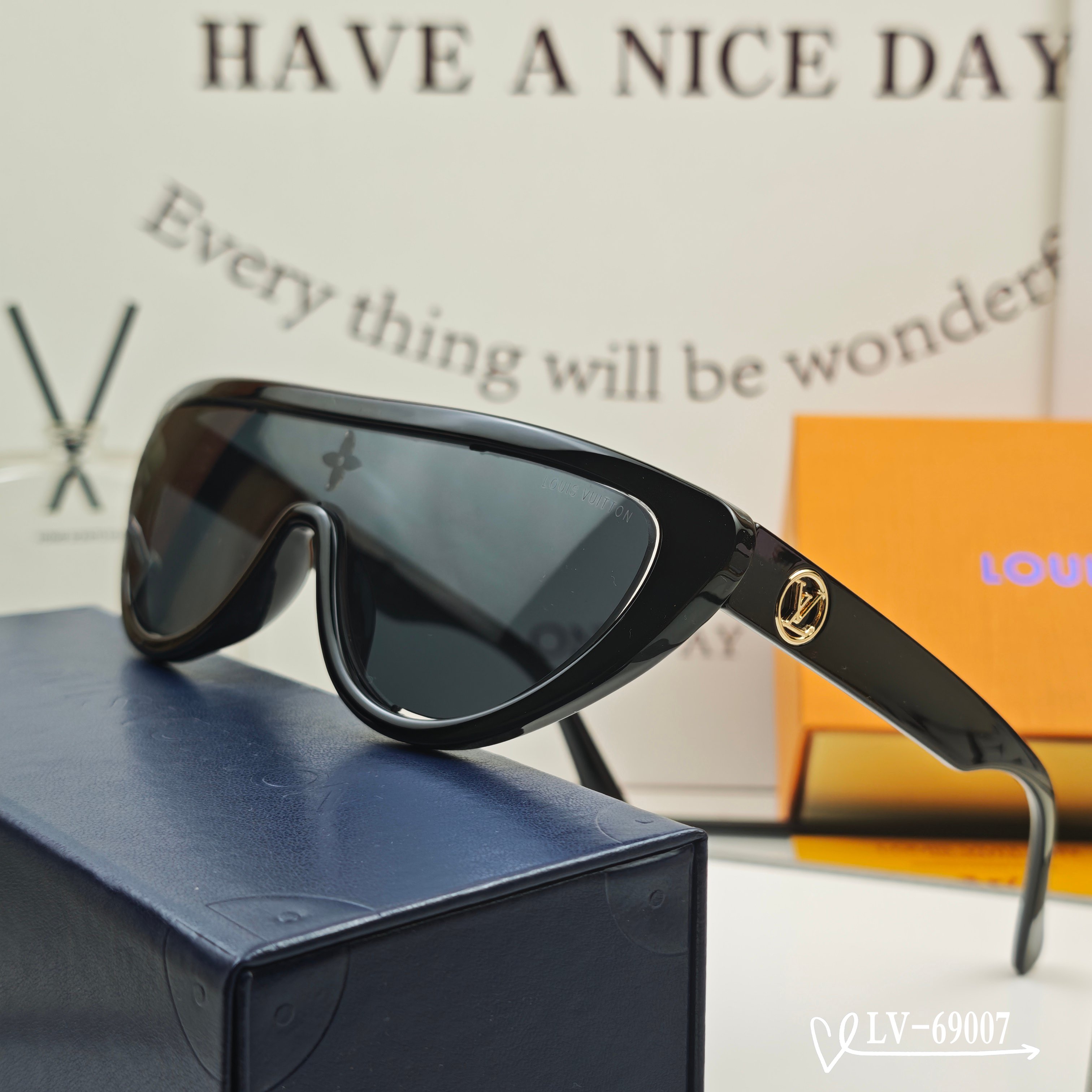 👓.【路易威登-LV】 🕶.【宝丽来树脂镜片】 ⭐️.【TR镜架轻便佩戴舒适】 🌟.【size：65-1