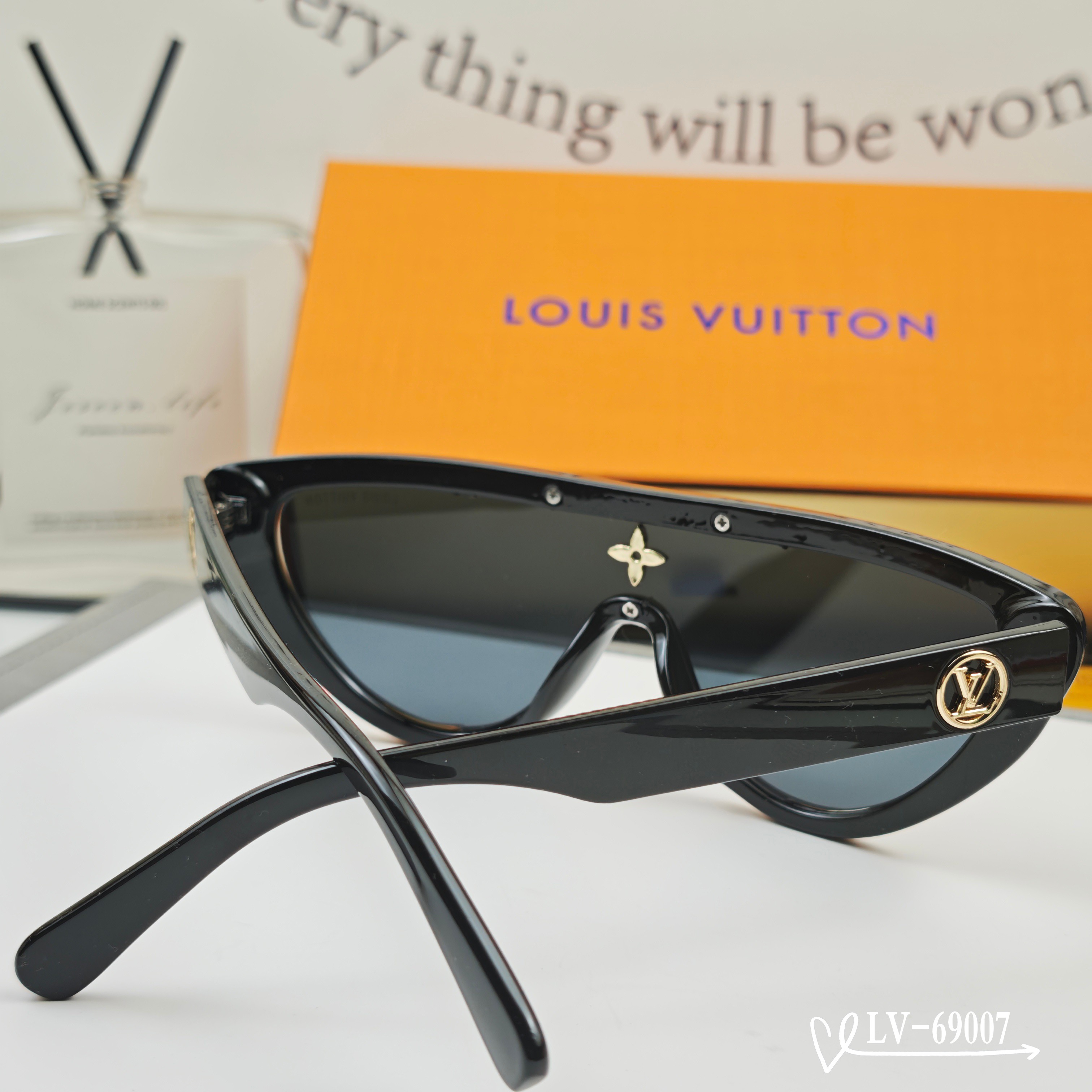 👓.【路易威登-LV】 🕶.【宝丽来树脂镜片】 ⭐️.【TR镜架轻便佩戴舒适】 🌟.【size：65-1