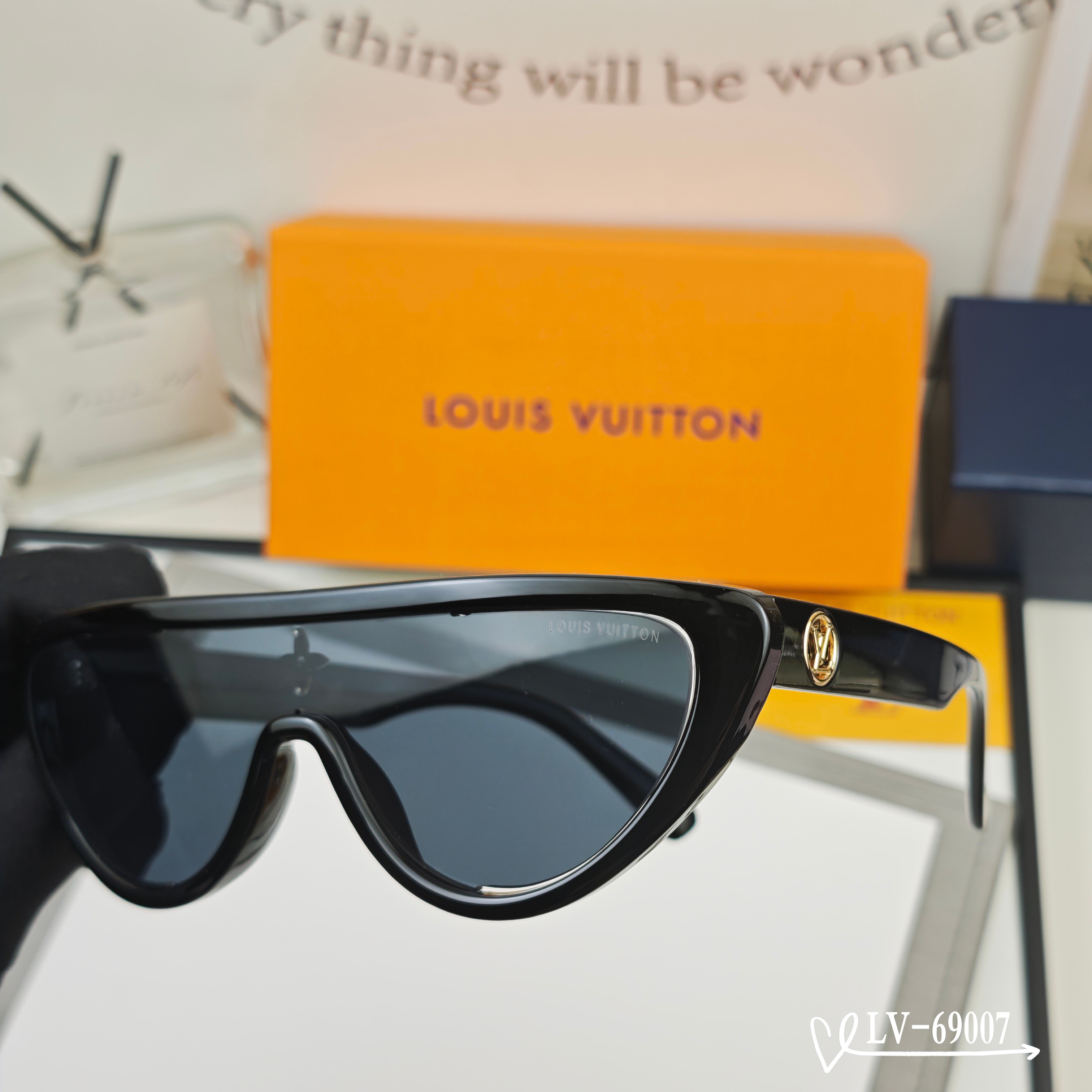 👓.【路易威登-LV】 🕶.【宝丽来树脂镜片】 ⭐️.【TR镜架轻便佩戴舒适】 🌟.【size：65-1