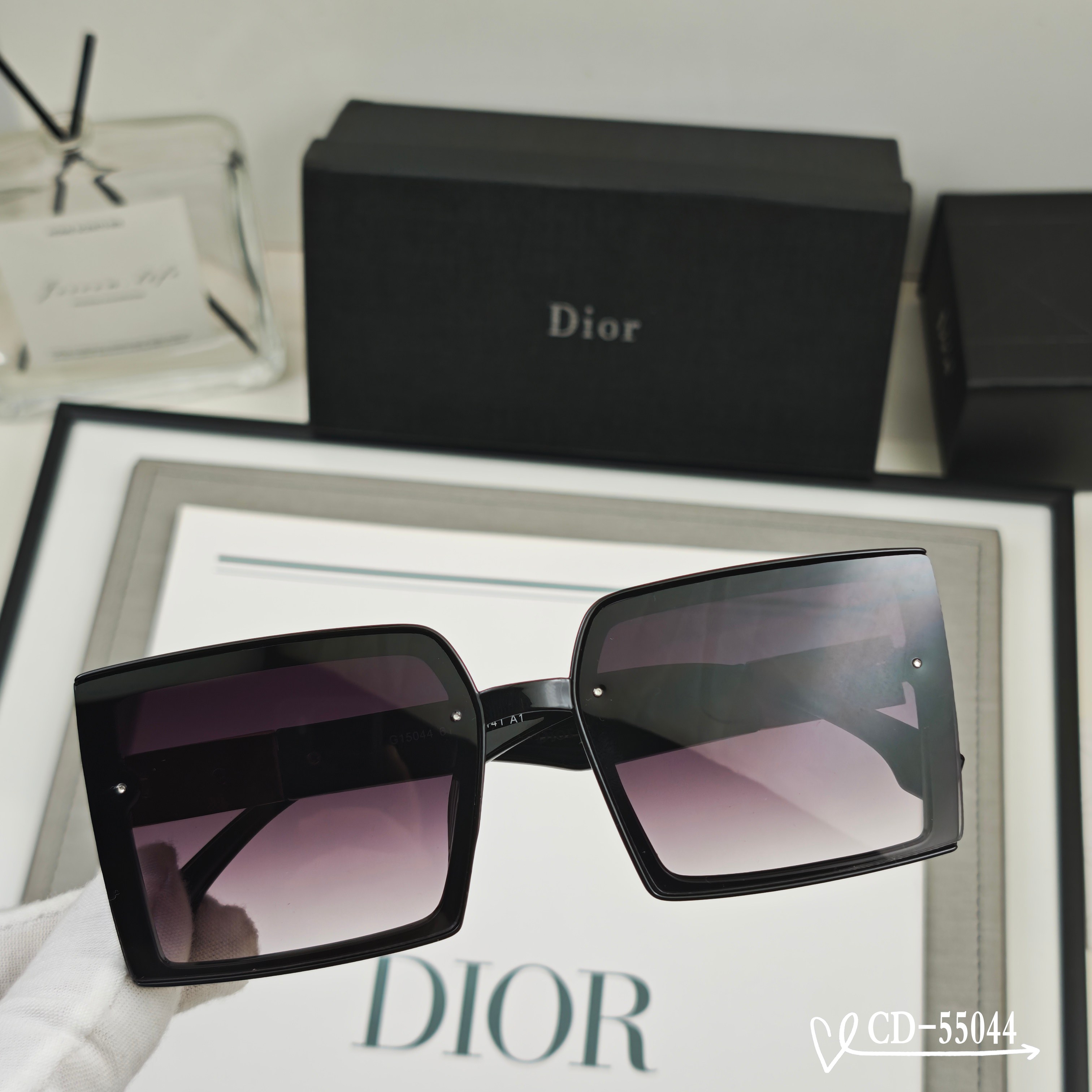👓.【法国迪奥-DIOR】 🕶️.【宝丽来树脂偏光镜片】 ⭐️.【TR90镜架轻便佩戴舒适】 🌟.【si