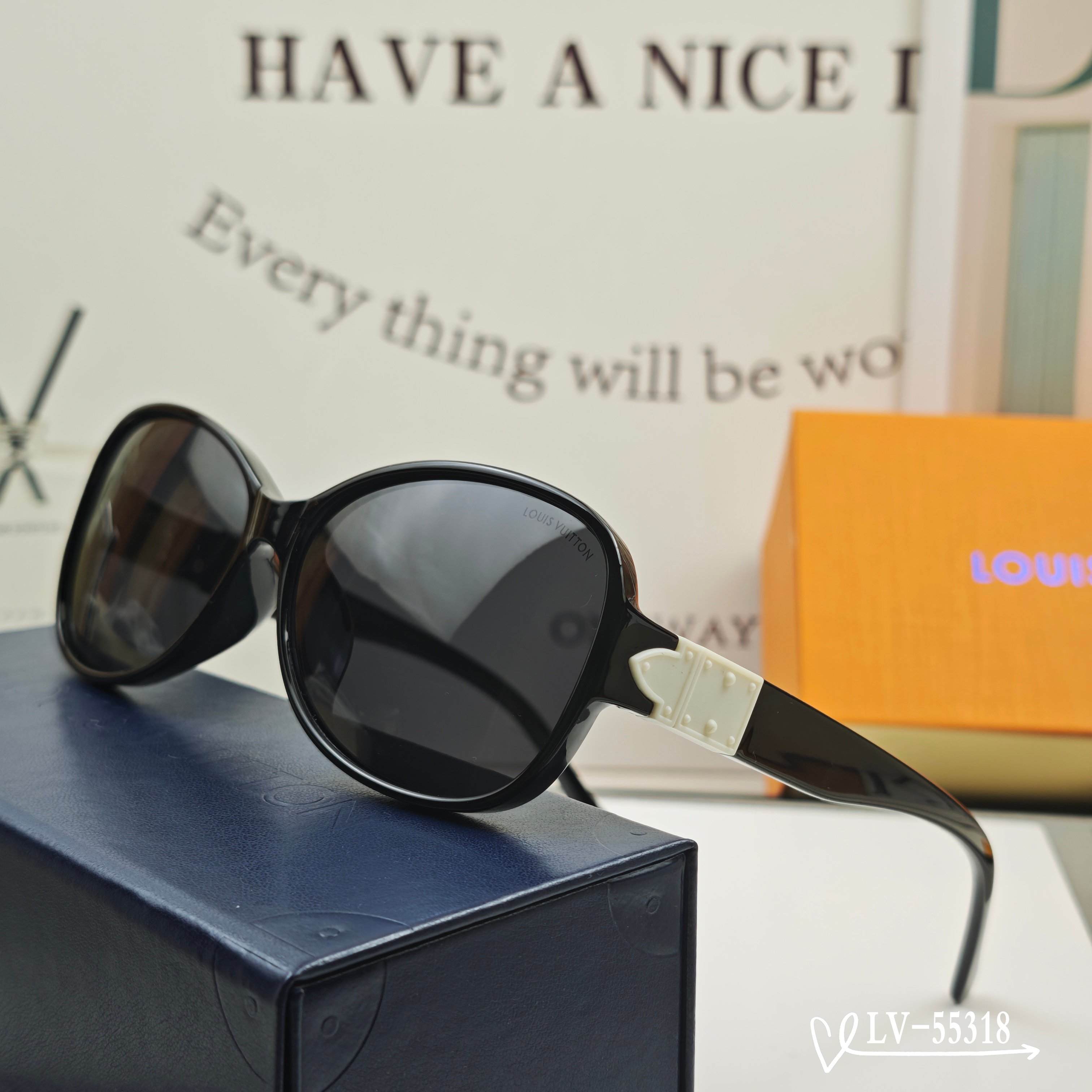 👓.【路易威登-LV】 🕶.【宝丽来树脂镜片】 ⭐️.【TR镜架轻便佩戴舒适】 🌟.【size：65-1